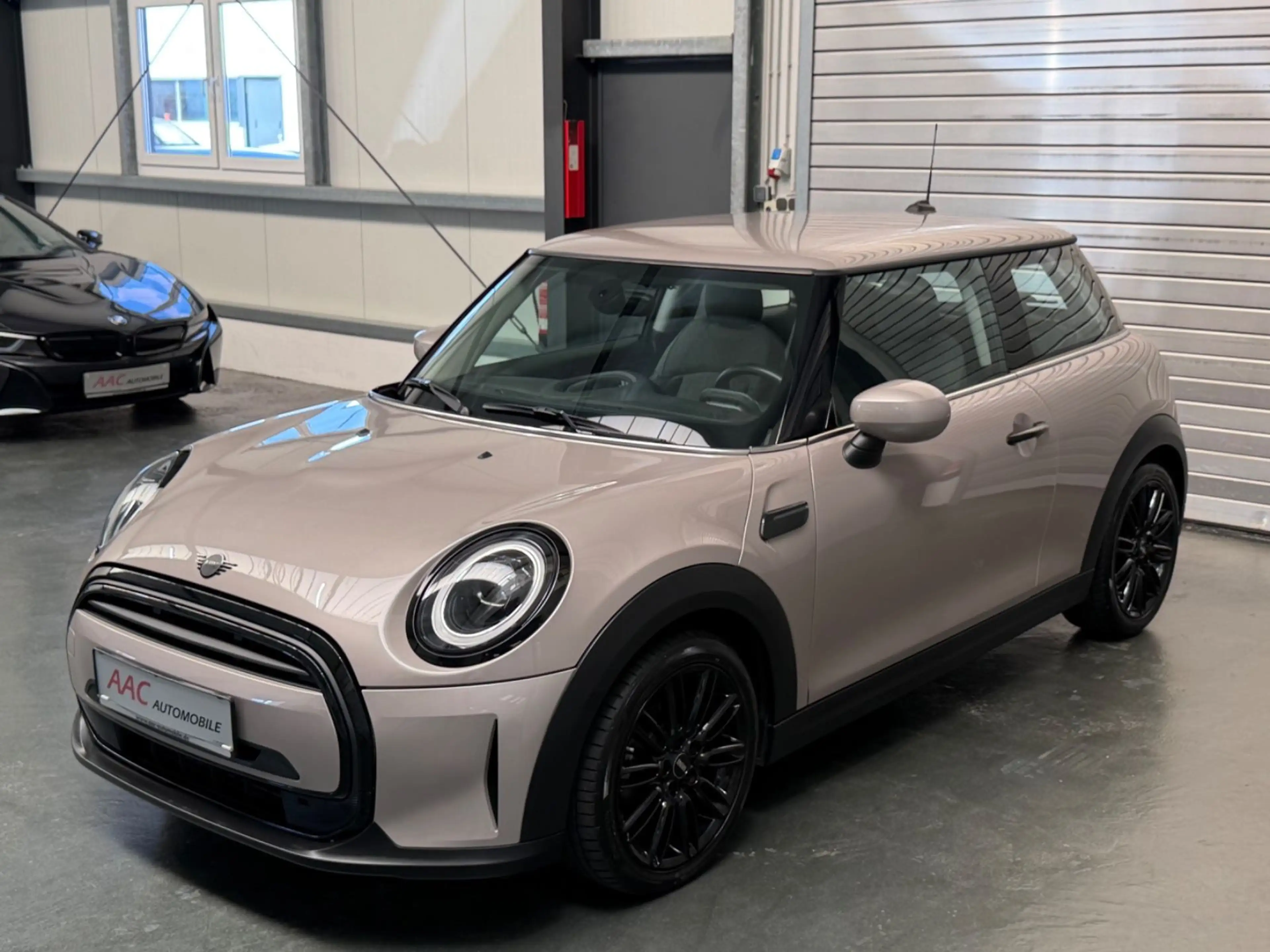 MINI One One Classic Trim/Navi/CarPlay/Cam/KeyLess — photo 5