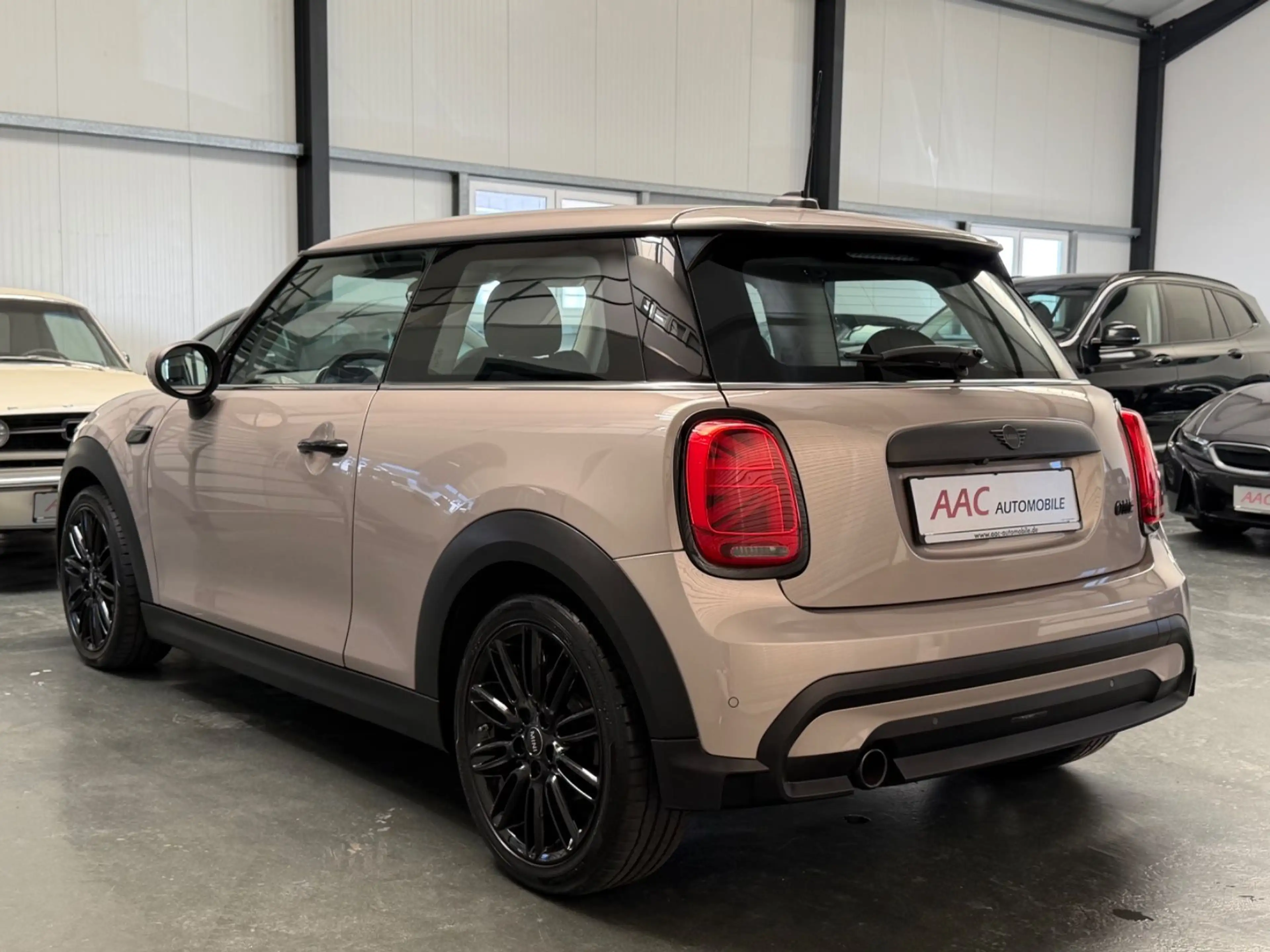MINI One One Classic Trim/Navi/CarPlay/Cam/KeyLess — photo 6