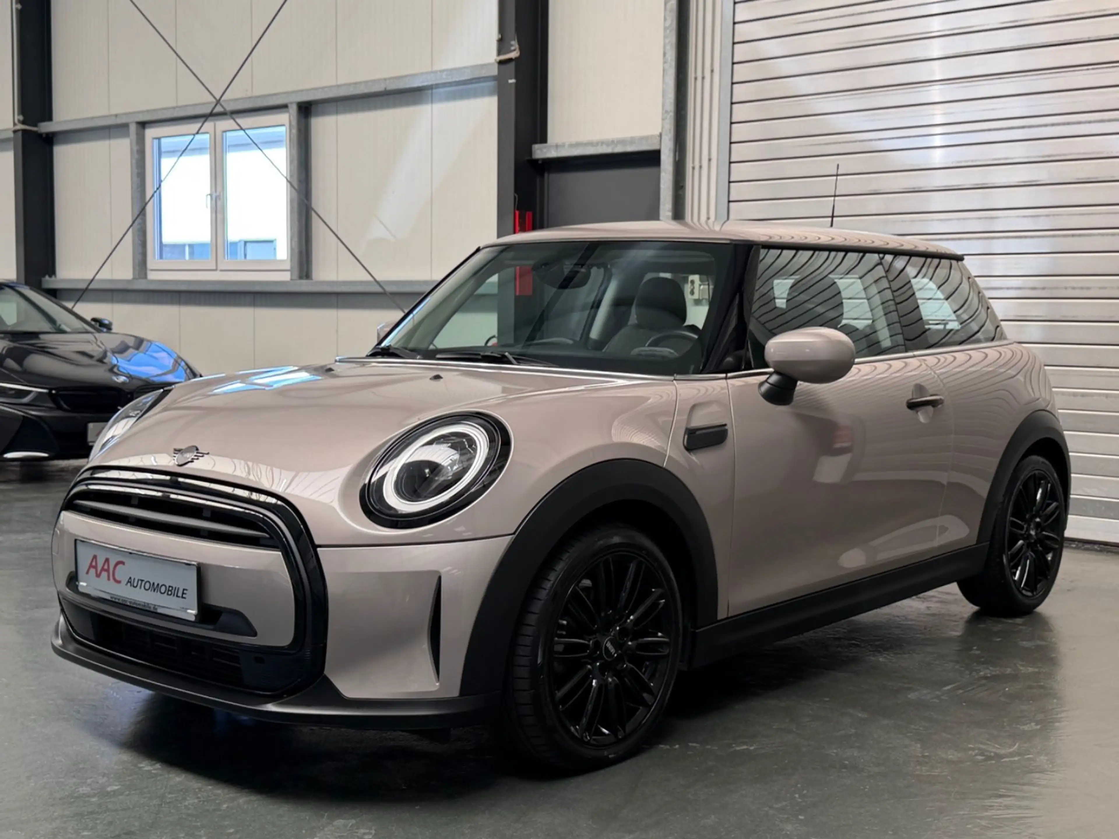MINI One One Classic Trim/Navi/CarPlay/Cam/KeyLess — photo 4