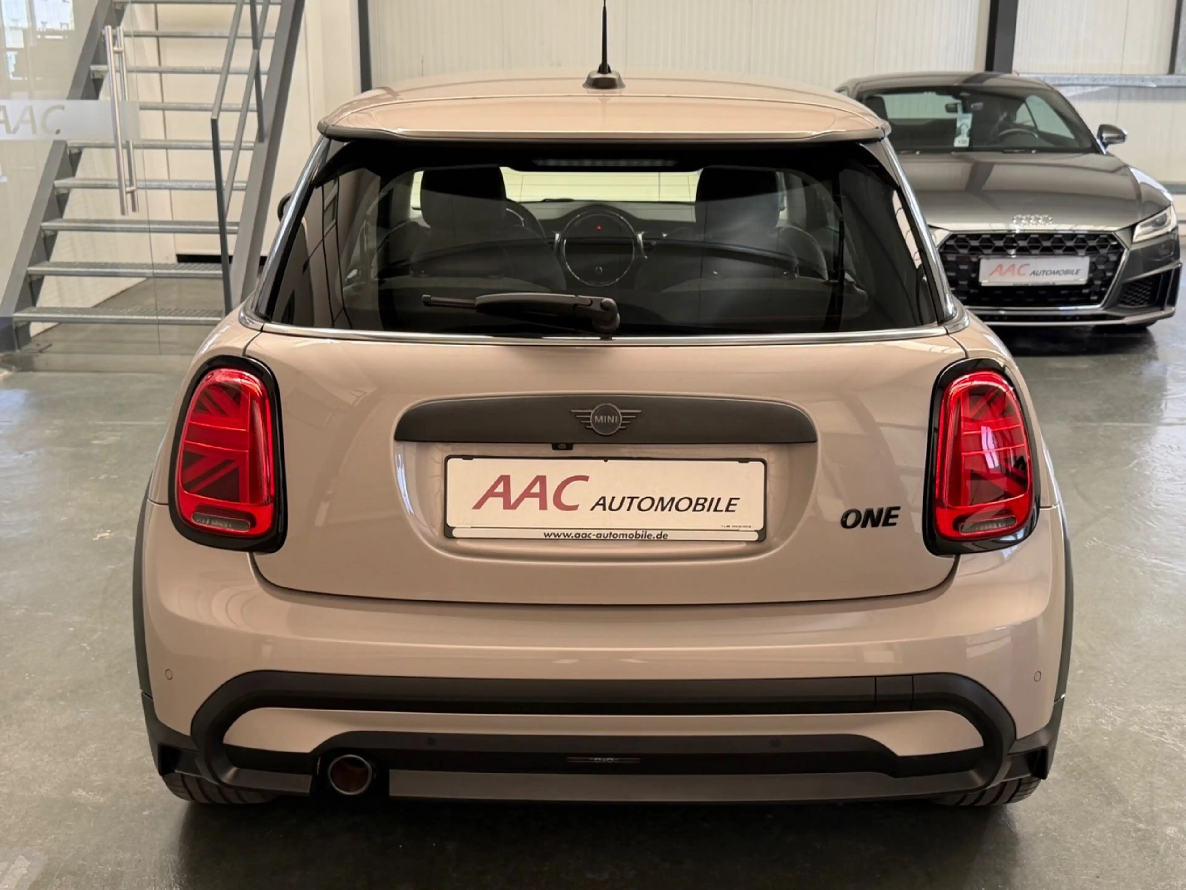 MINI One One Classic Trim/Navi/CarPlay/Cam/KeyLess — photo 8