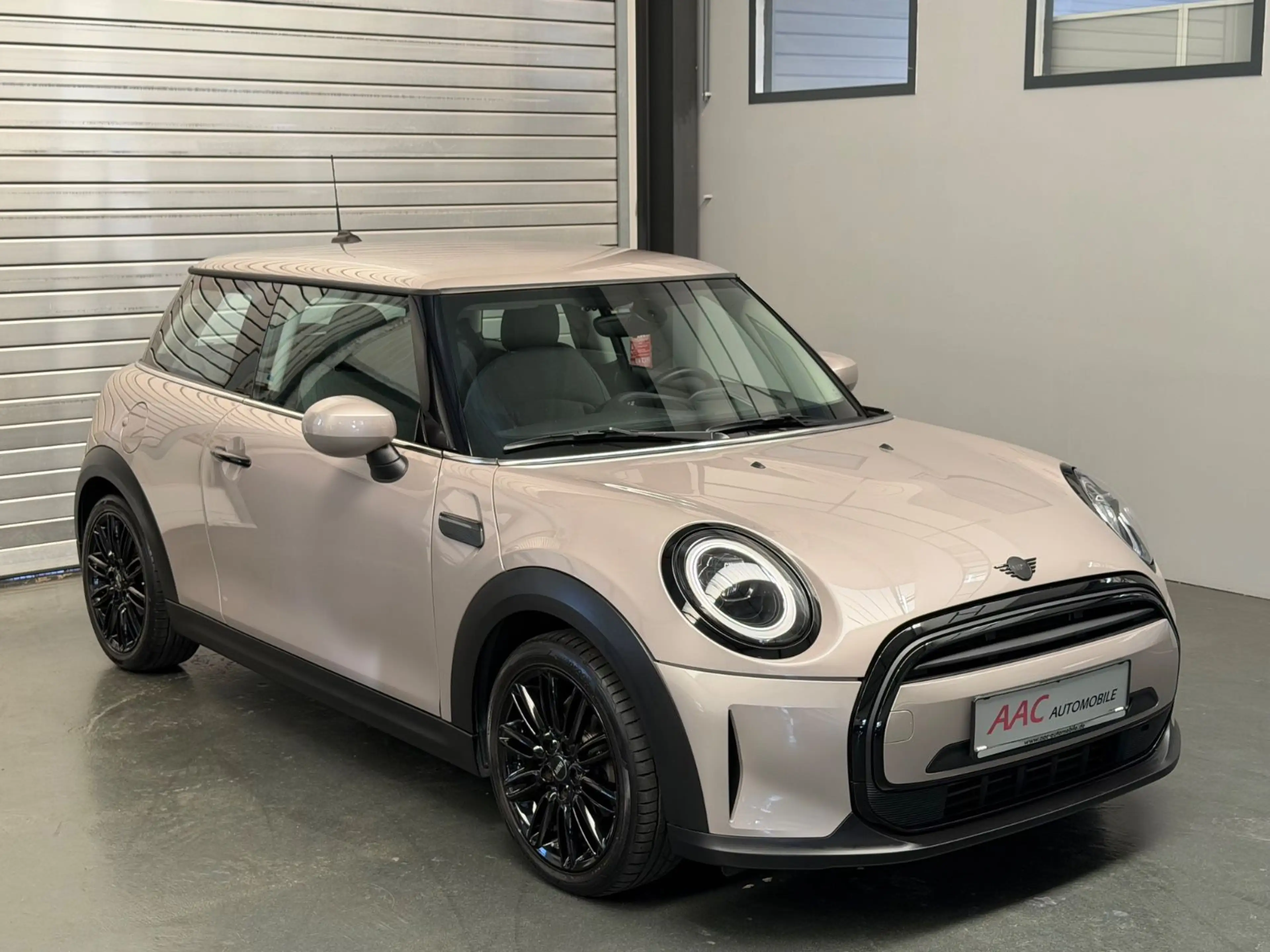 MINI One One Classic Trim/Navi/CarPlay/Cam/KeyLess — photo 2