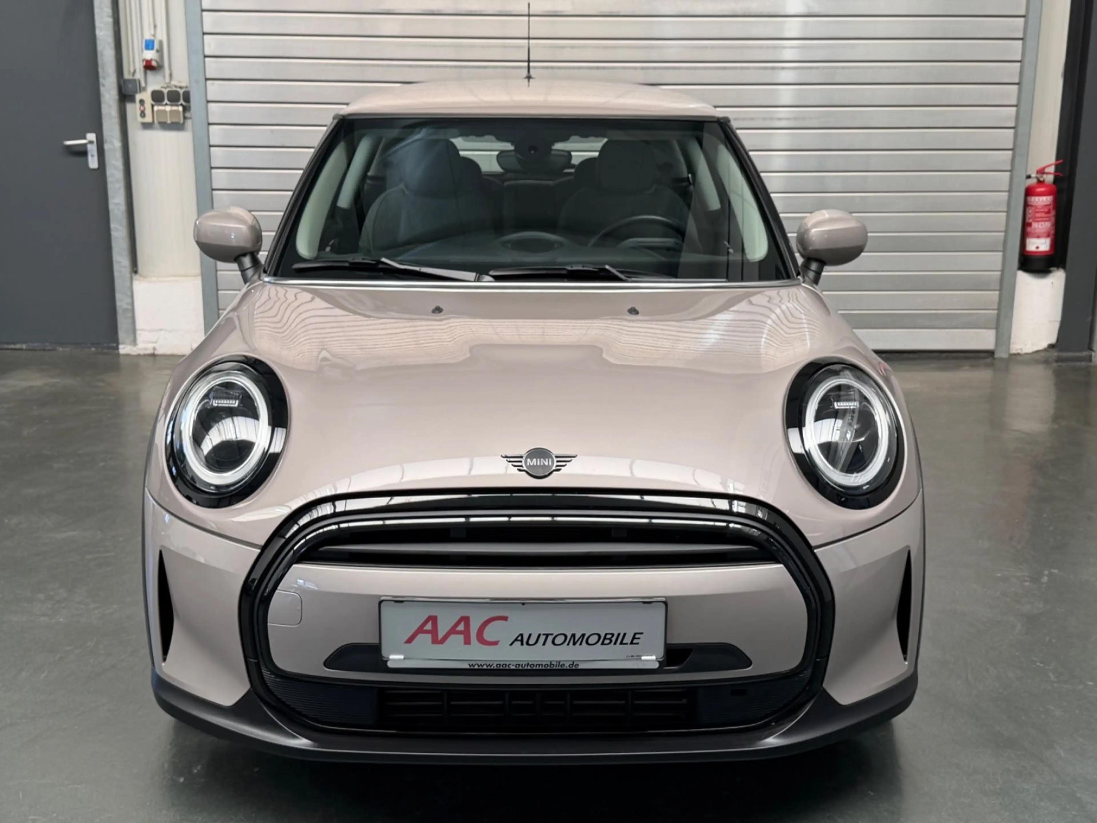 MINI One One Classic Trim/Navi/CarPlay/Cam/KeyLess — photo 3