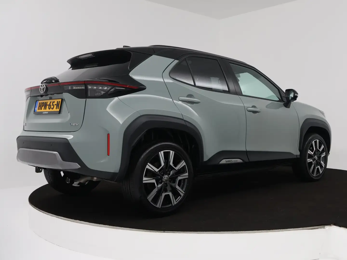 Toyota Yaris Cross 1.5 Hybrid 130 Launch Edition | Navigatie | JBL | Verde - 2
