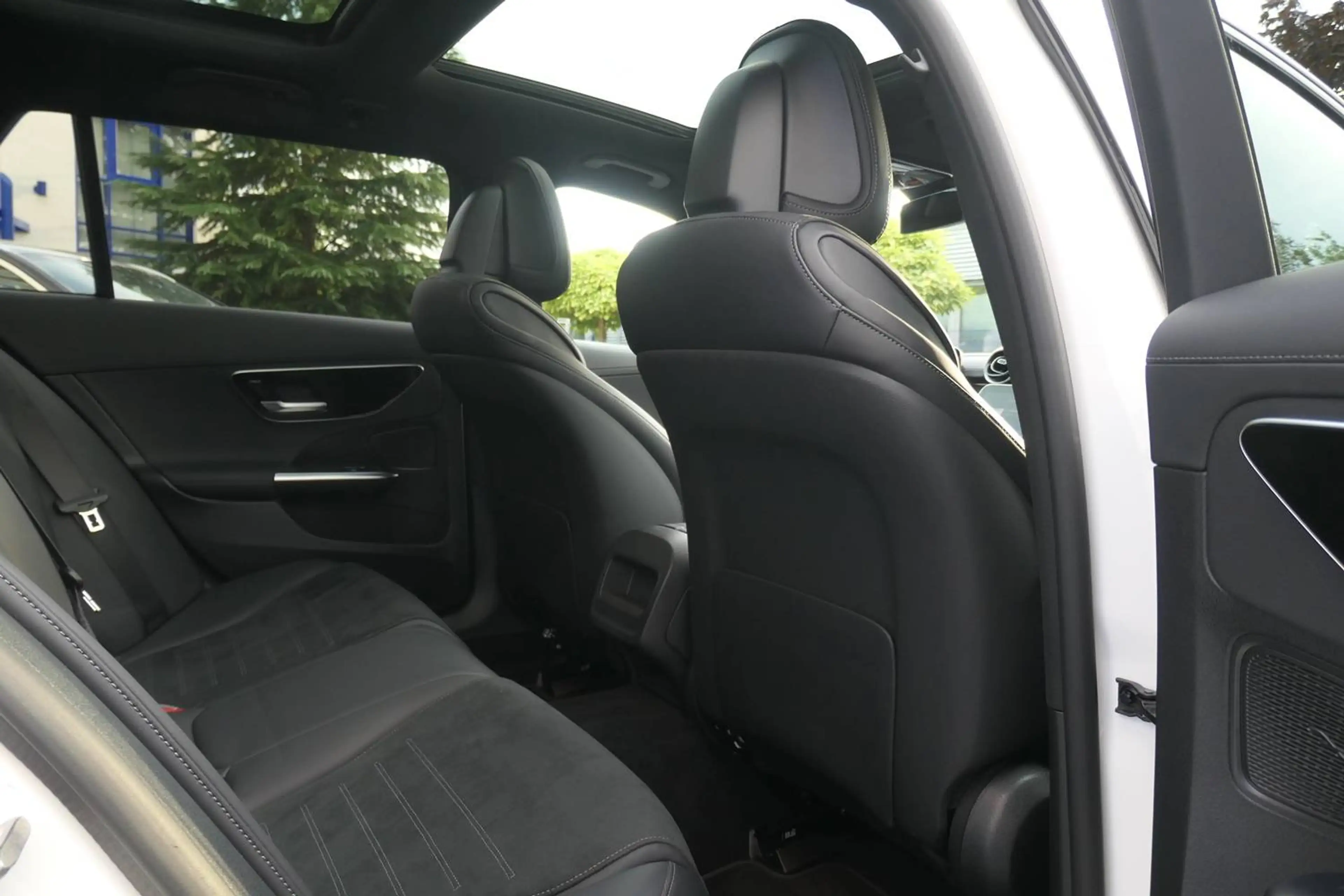 Mercedes-Benz C 220 C-Klasse T-Modell Diesel d T 9G-TRONIC AMG Line HeadUp Panoramadach Kamera Top Zustand! — photo 4