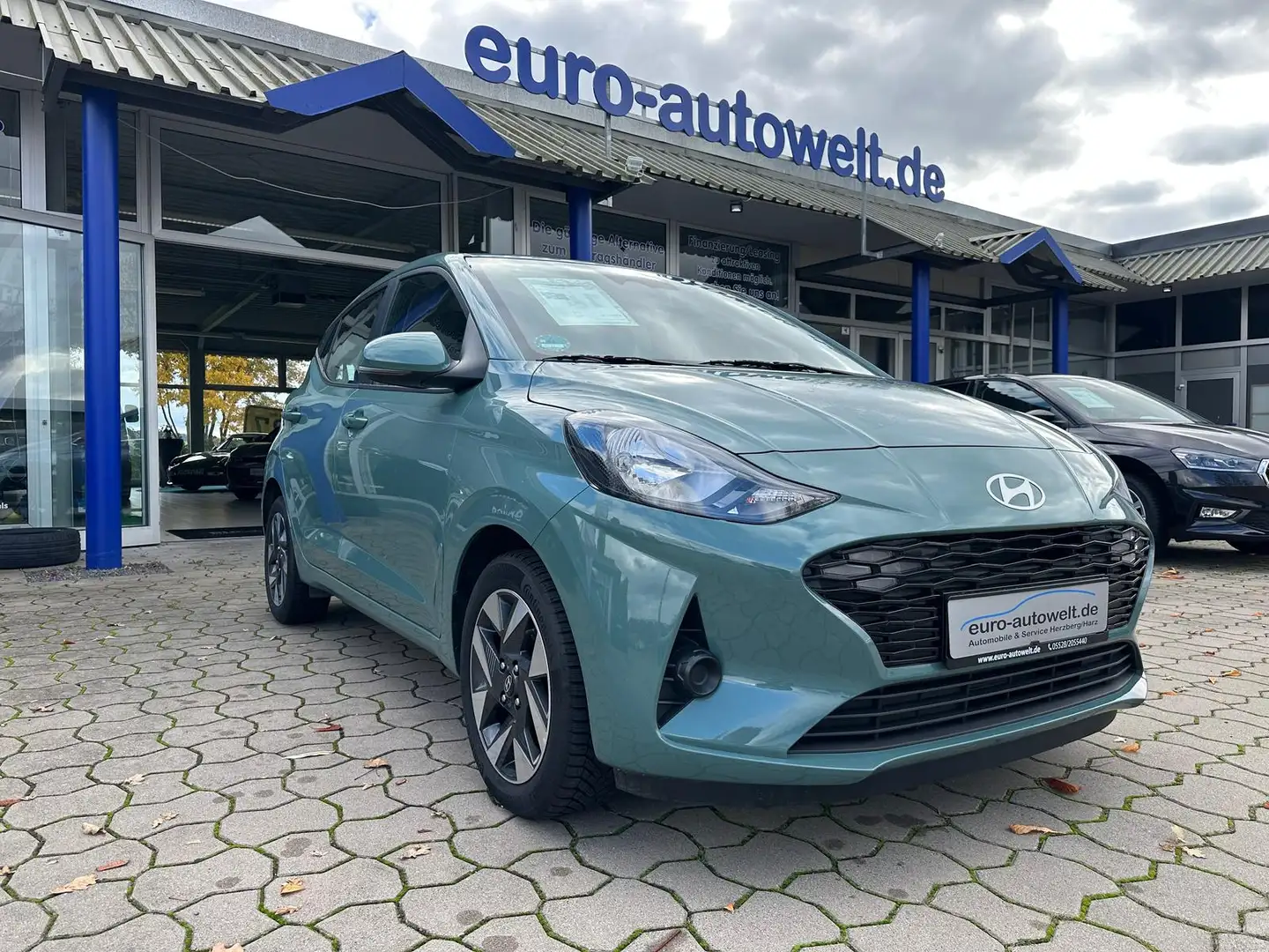 Hyundai i10 1.0 *Alu*Navi*PDC+Kam*App*SHZ+LkHZ Grün - 1