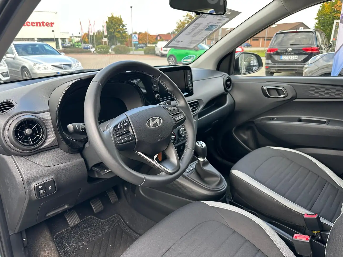 Hyundai i10 1.0 *Alu*Navi*PDC+Kam*App*SHZ+LkHZ Grün - 2
