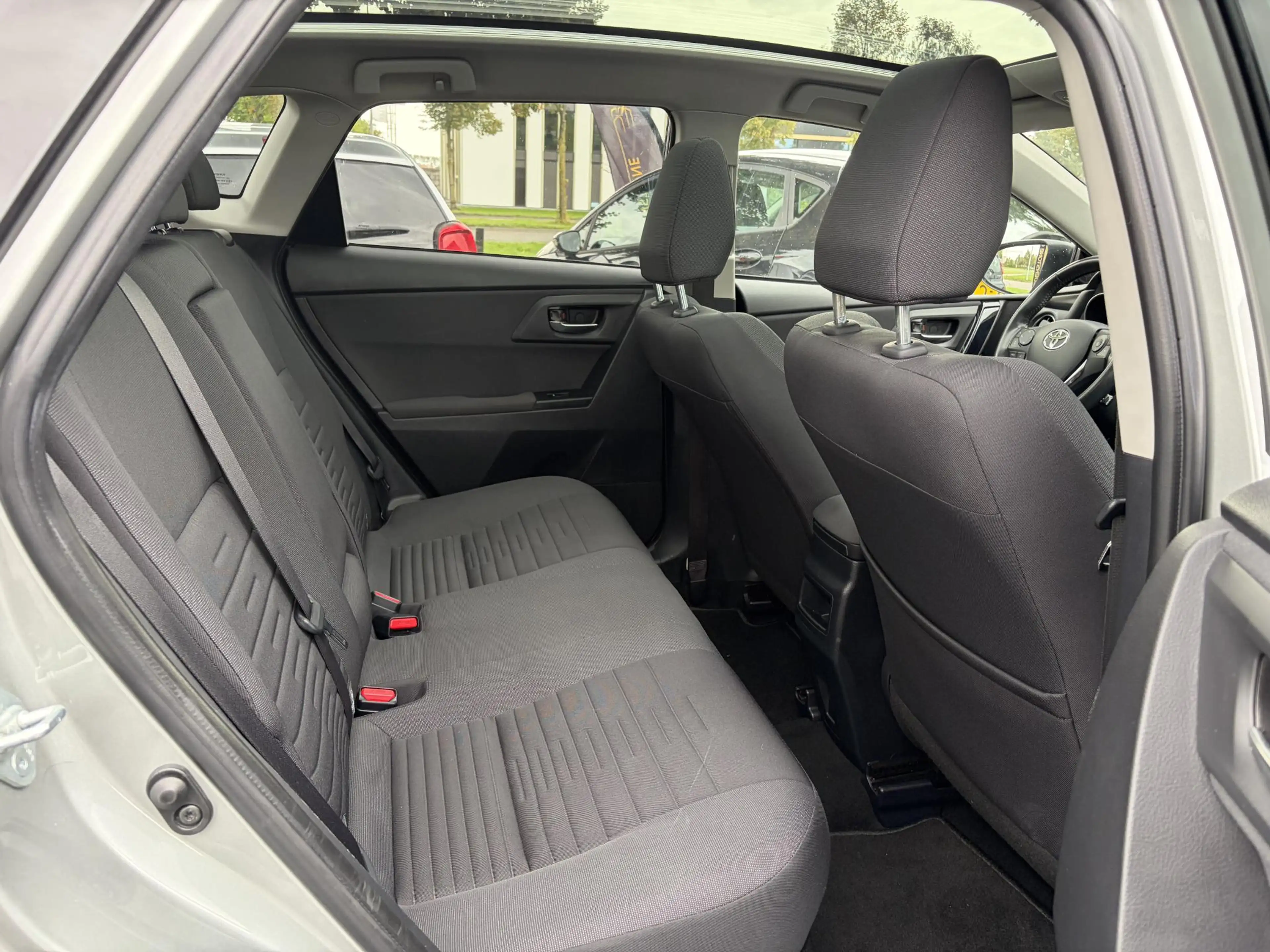 Toyota Auris 1.8 Hybrid Trend ✓Dealer Onderhouden✓2e Eigenaar✓P — photo 13