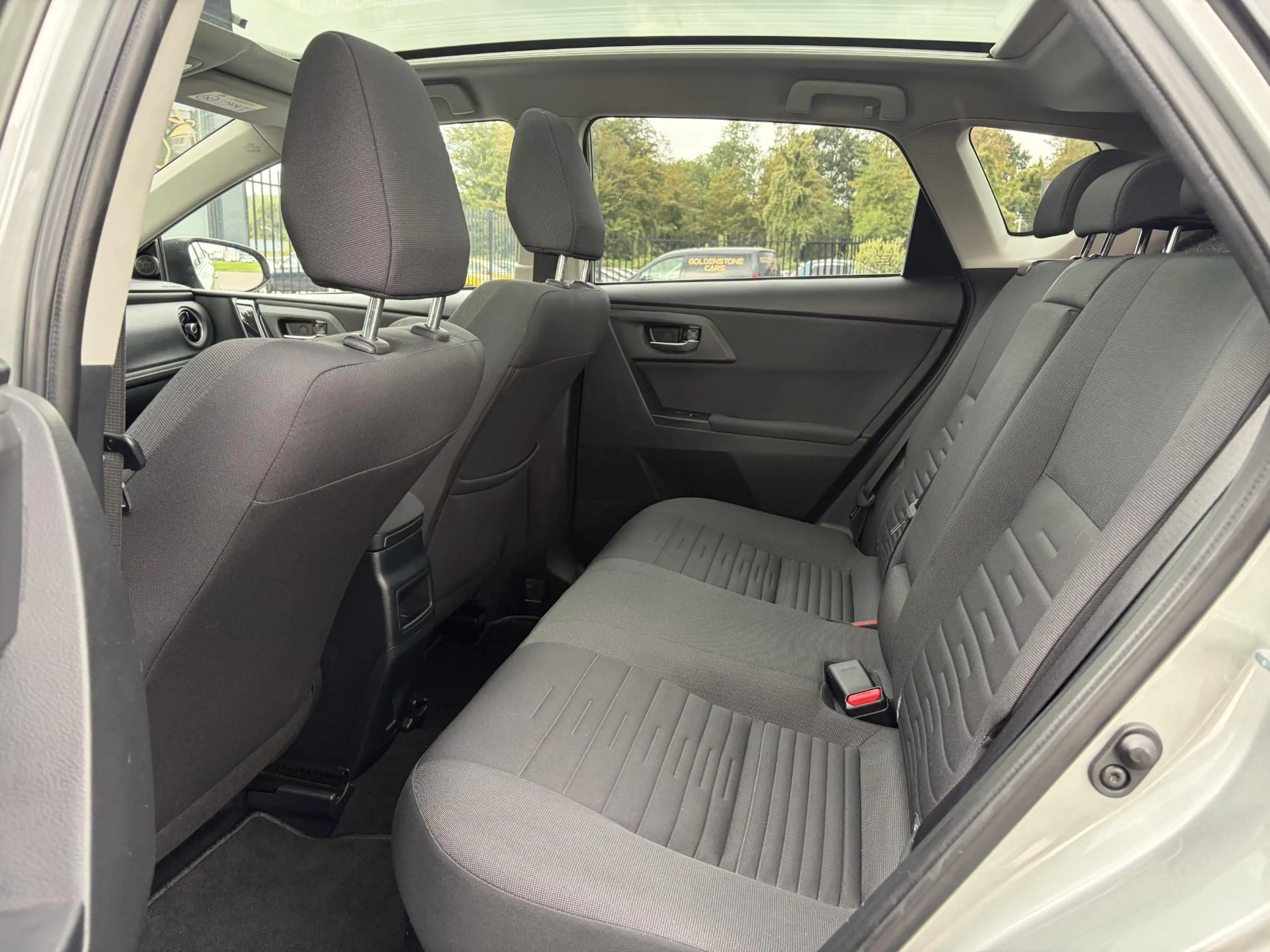 Toyota Auris 1.8 Hybrid Trend ✓Dealer Onderhouden✓2e Eigenaar✓P — photo 12