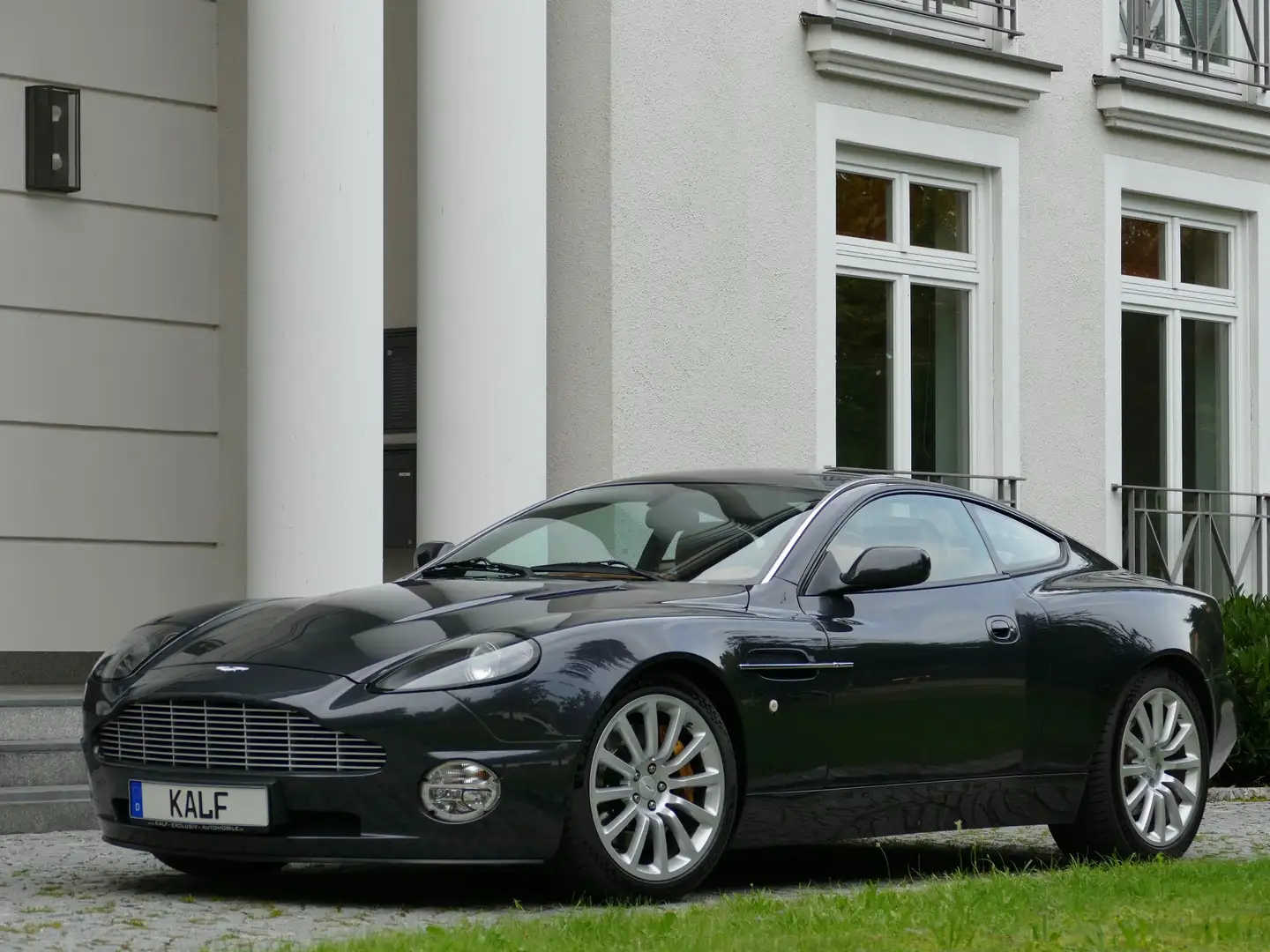 Aston Martin Vanquish 2+2 Aston Martin Works Upgrades+Carbon Grau - 1