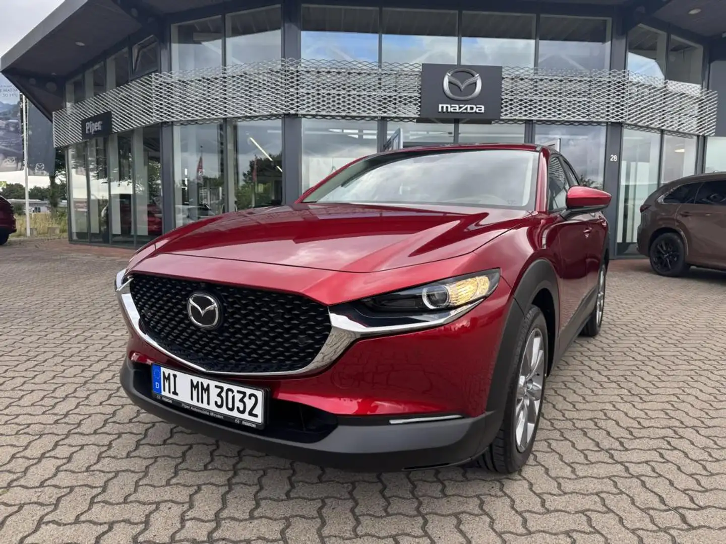 Mazda CX-30 2.5L e-SKYACTIV G 140ps Center-Line DASO Paket Rood - 1