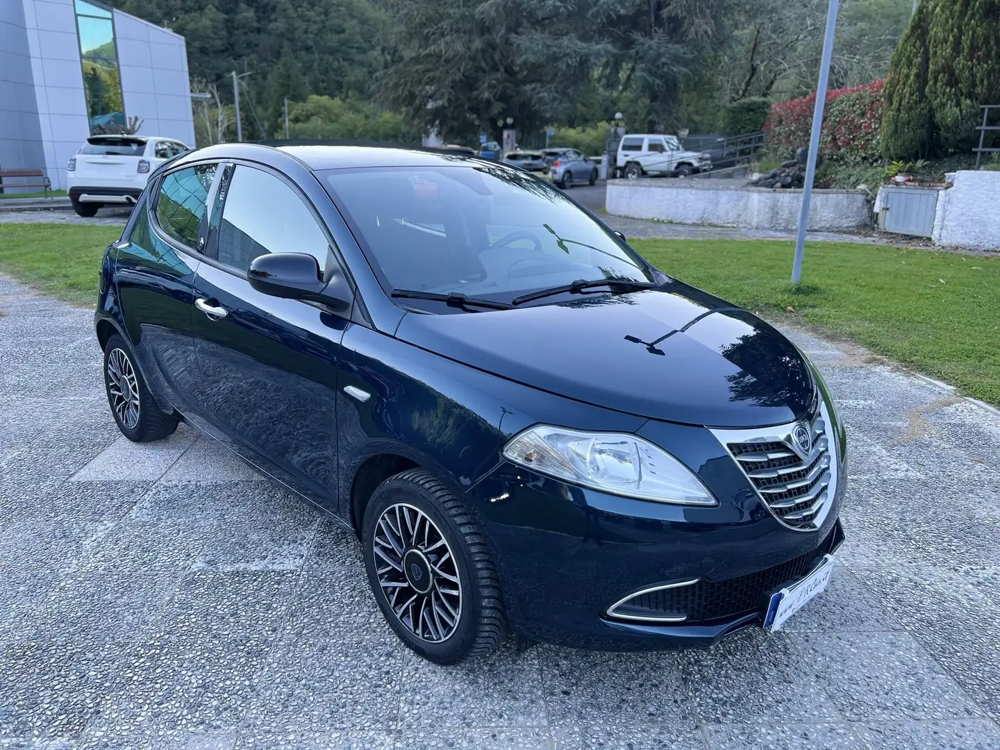 Lancia Ypsilon 1.2 69 CV 5 porte Gold Nero - 1