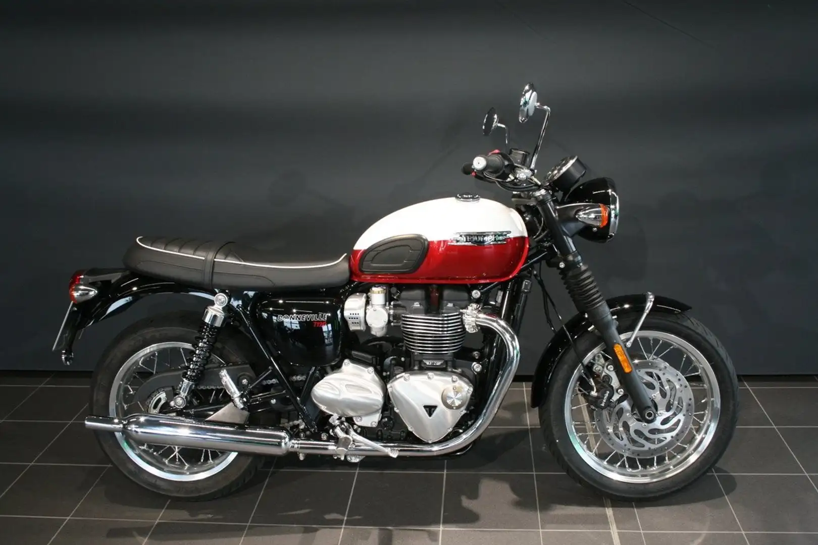 Triumph Bonneville T120 Rot - 2