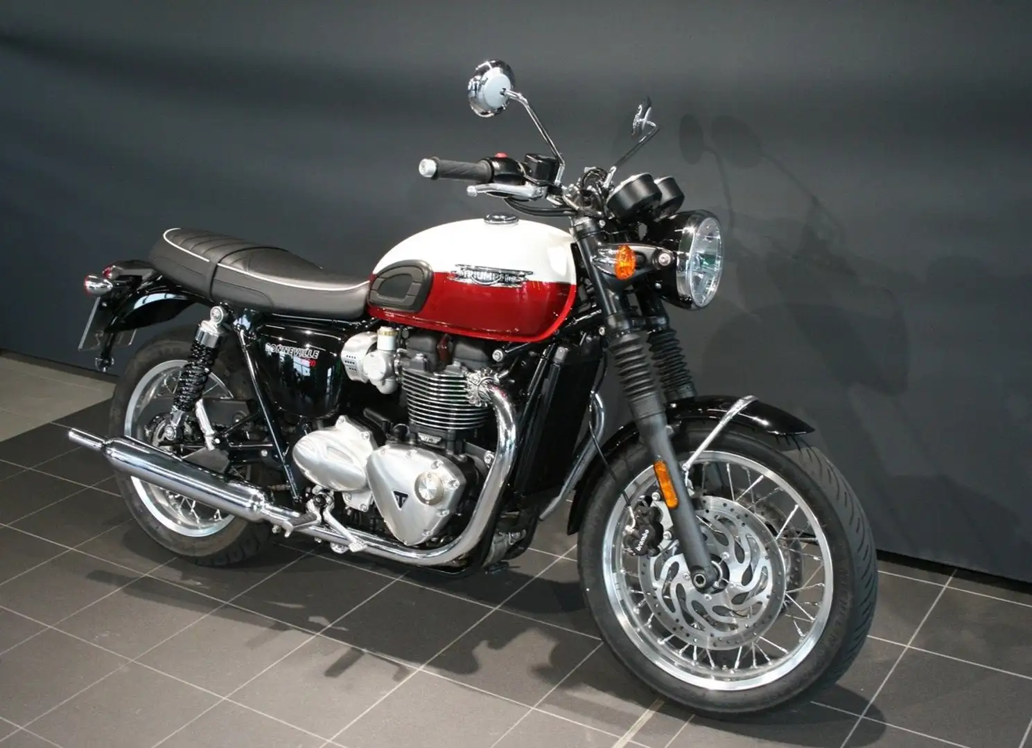 Triumph Bonneville T120 Rot - 1