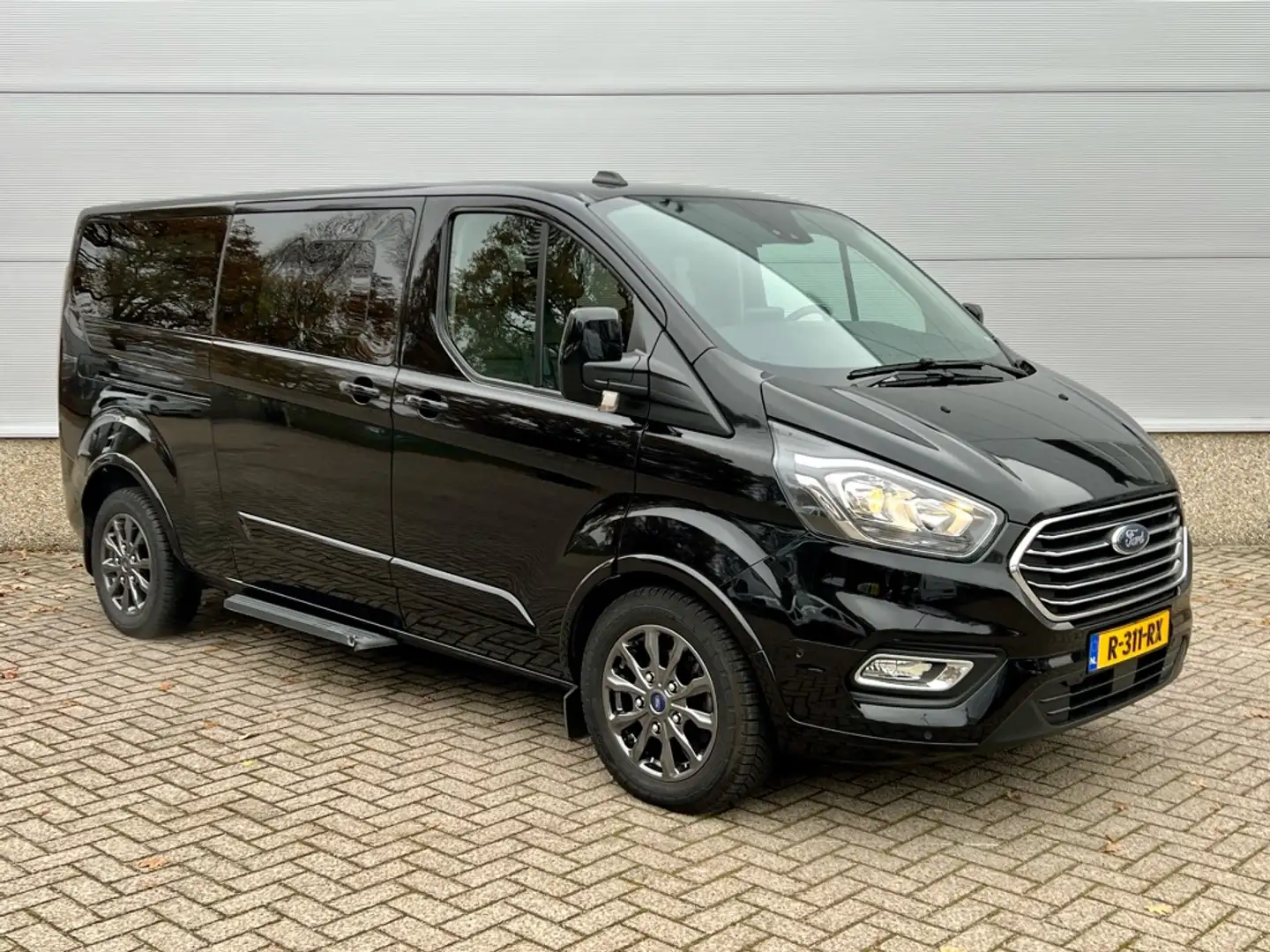 Ford Tourneo Custom Titanium Automaat limited 9 PERSOONS 320 2.0 TDCI Zwart - 2