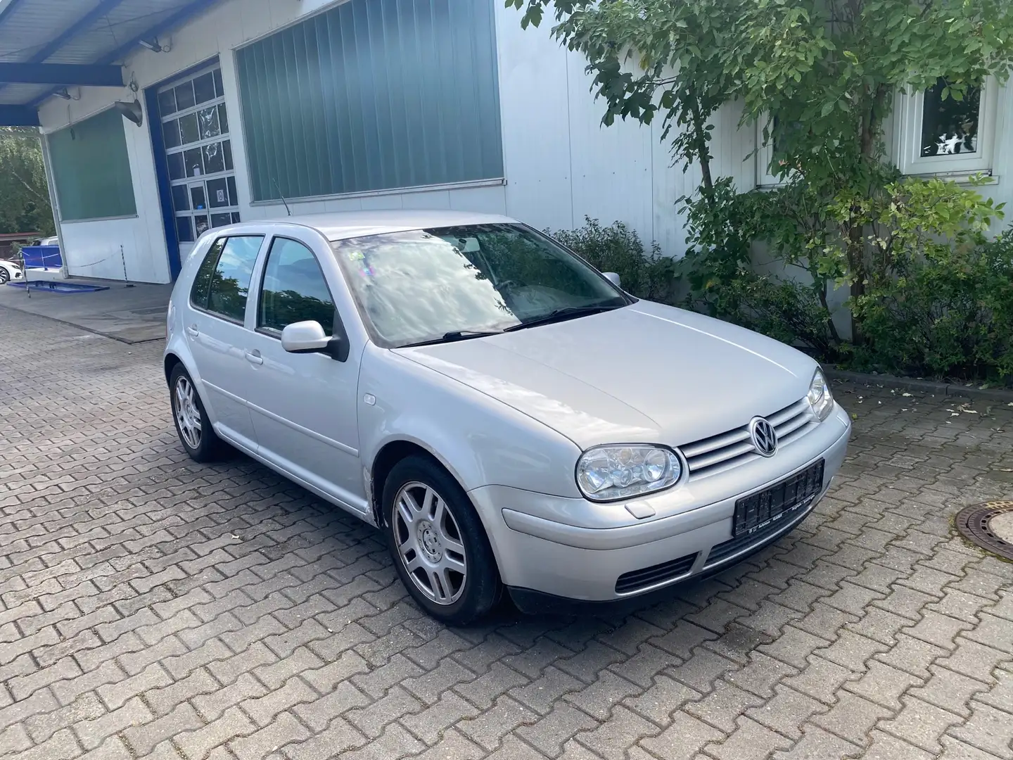 Volkswagen Golf 1.6 Automatik Edition Silber - 1