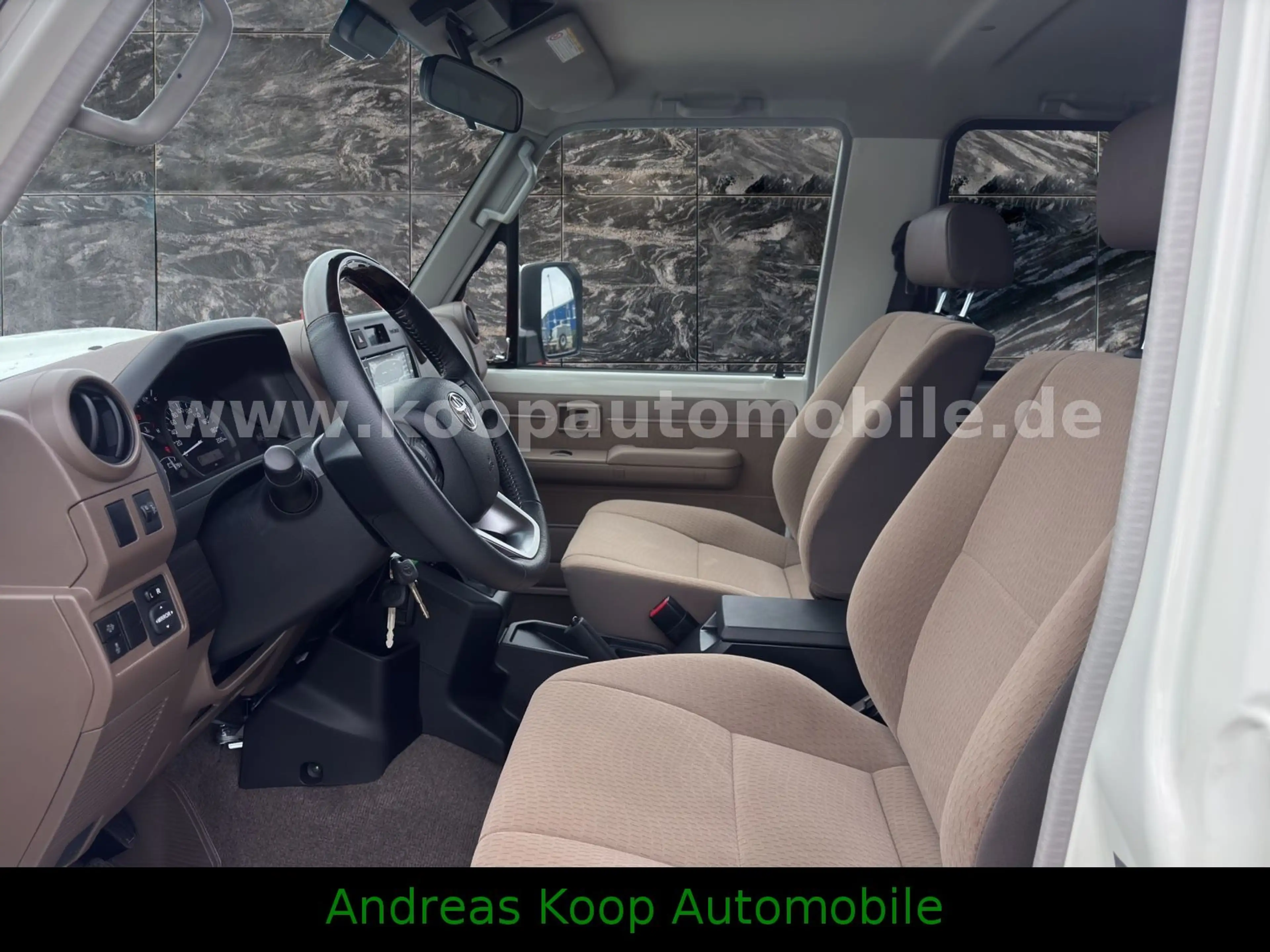 Toyota Land Cruiser GDJ 71 2,8-Diesel Aut. DLX SOFORT — photo 13