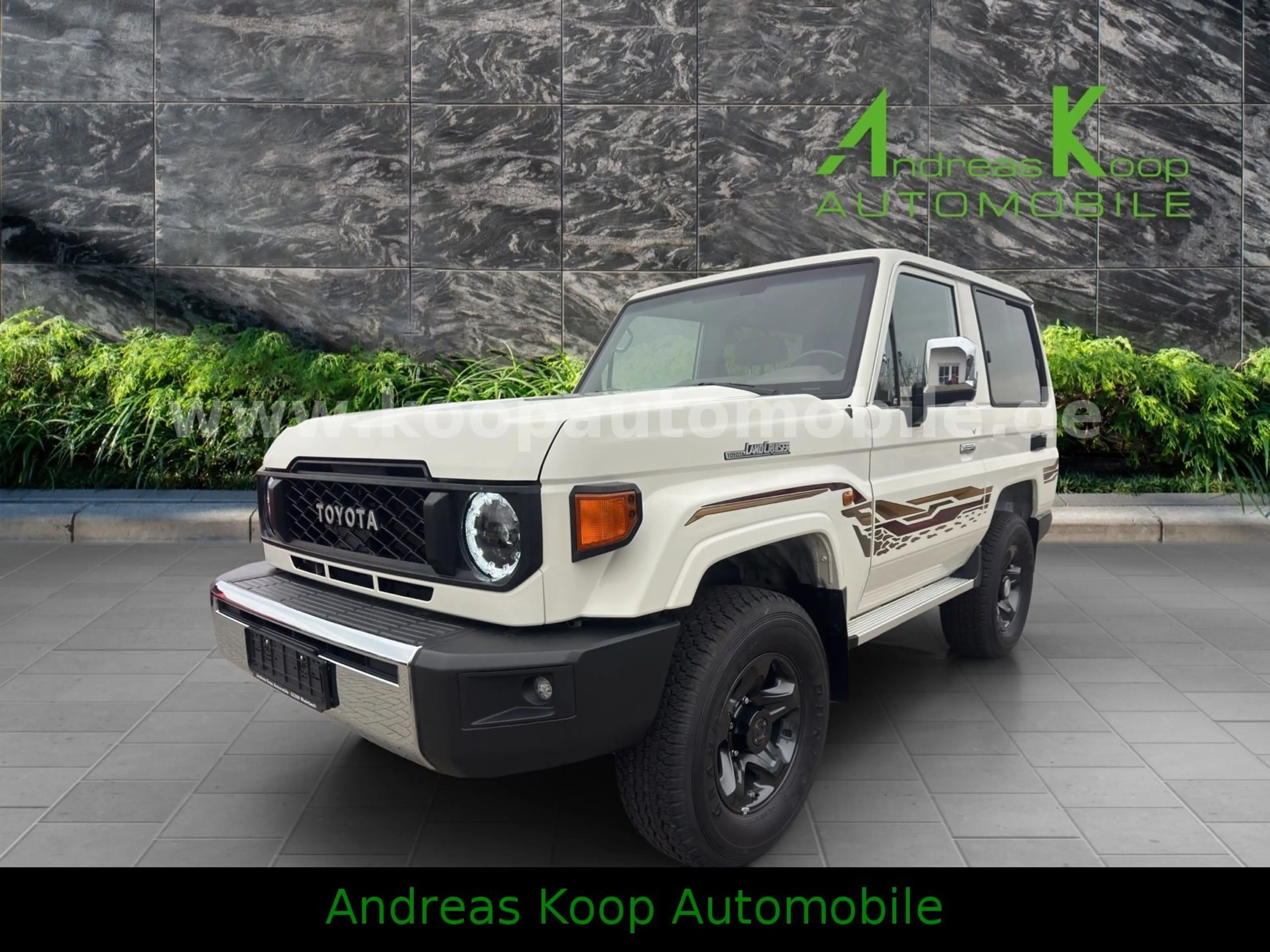 Toyota Land Cruiser GDJ 71 2,8-Diesel Aut. DLX SOFORT