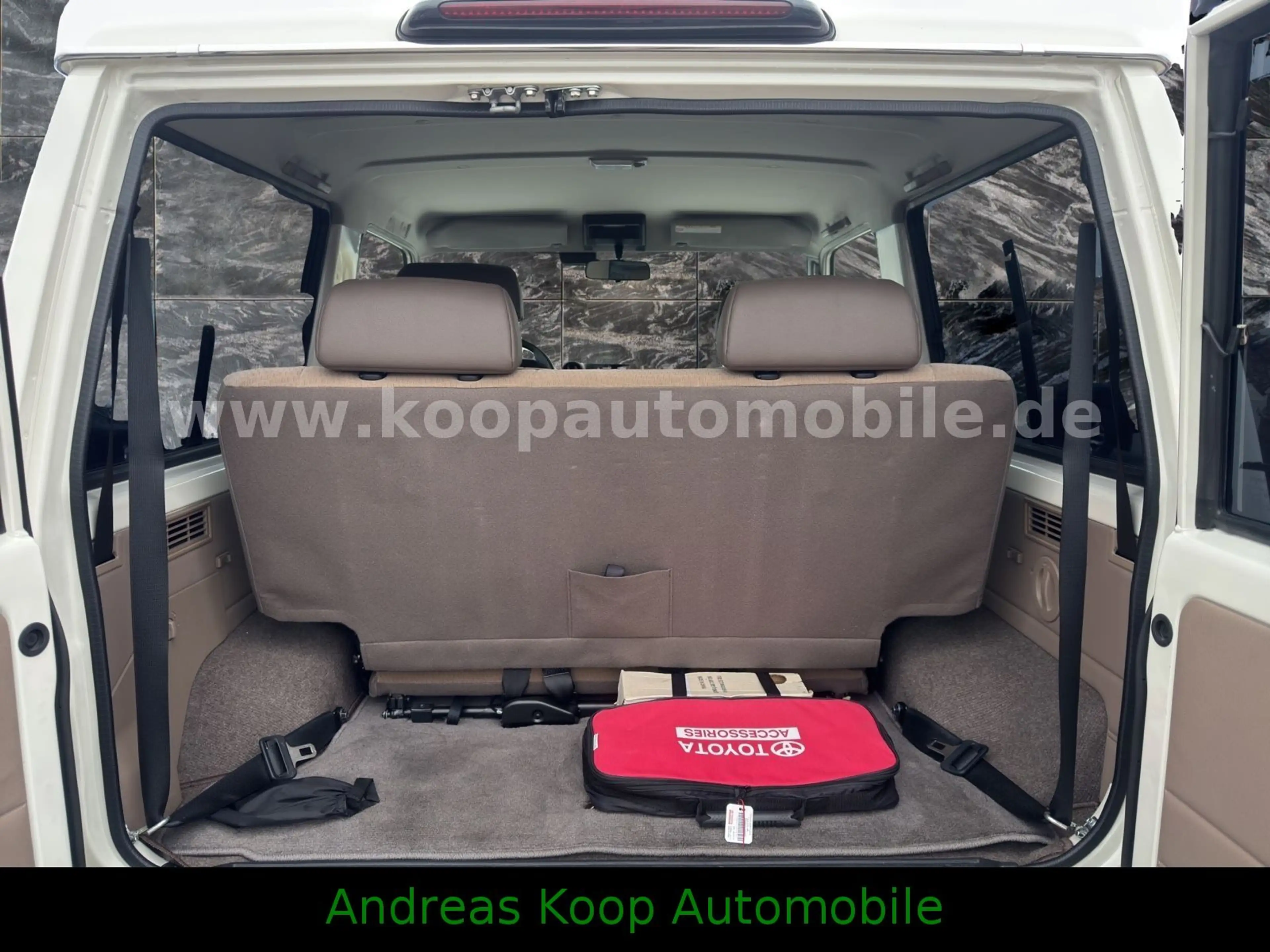 Toyota Land Cruiser GDJ 71 2,8-Diesel Aut. DLX SOFORT — photo 11
