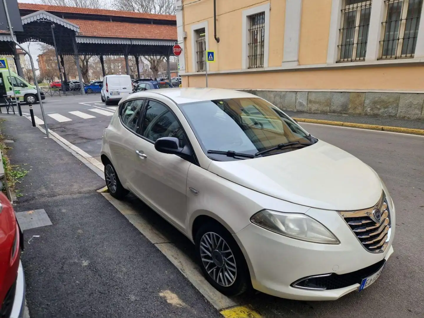 Lancia Ypsilon 1.3 MJT 16V 95 CV 5p. S&S Gold Blanc - 2