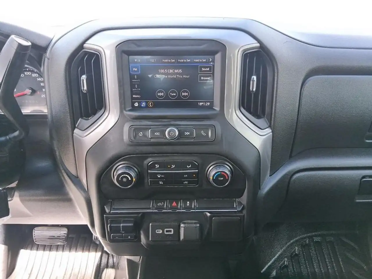 Chevrolet Silverado 1500 photo Chevrolet Silverado 1500