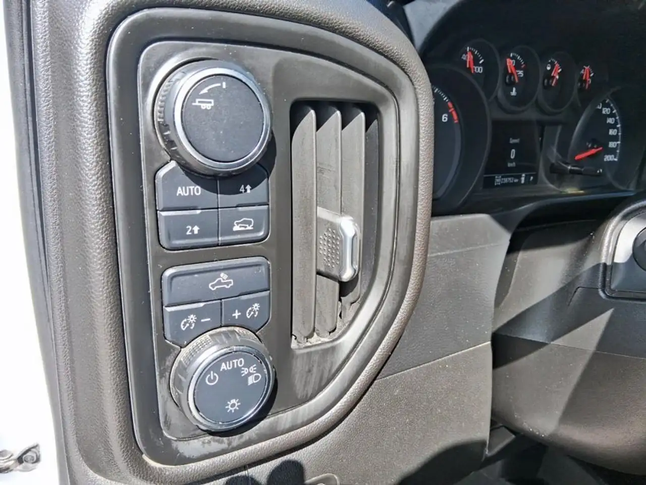 Chevrolet Silverado 1500 photo Chevrolet Silverado 1500