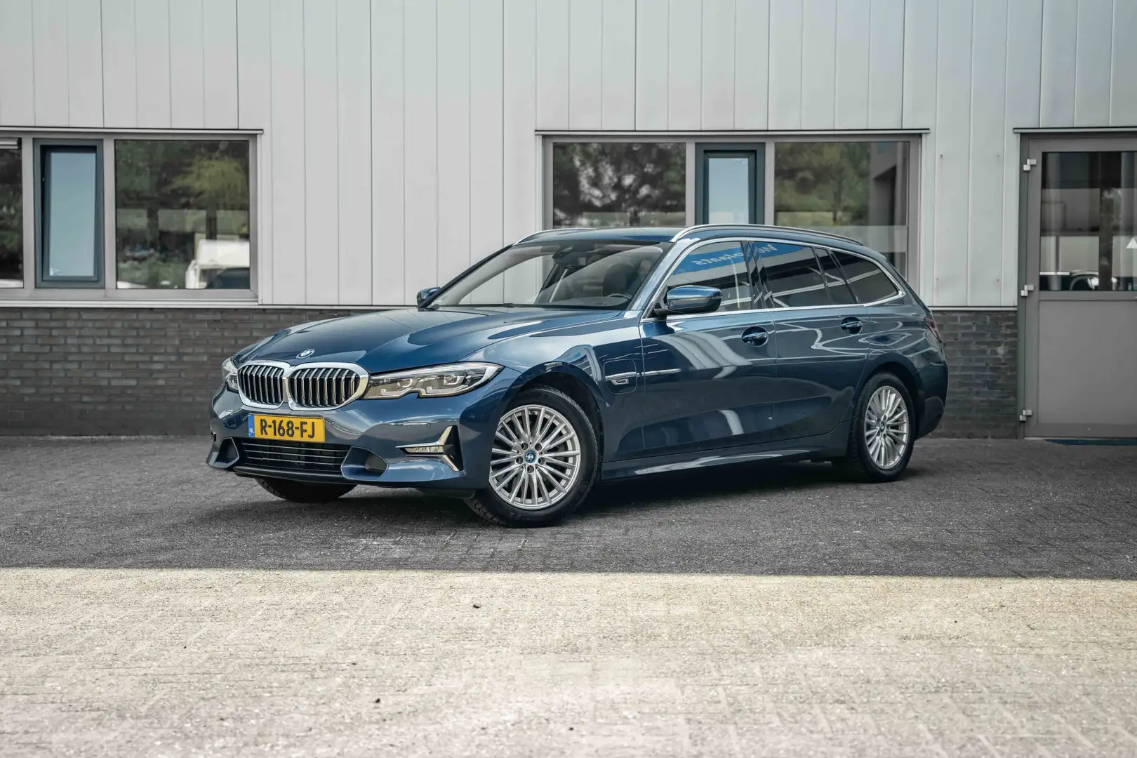 BMW 320 3-serie Touring 320e Business Edition Plus | Sport Azul - 1
