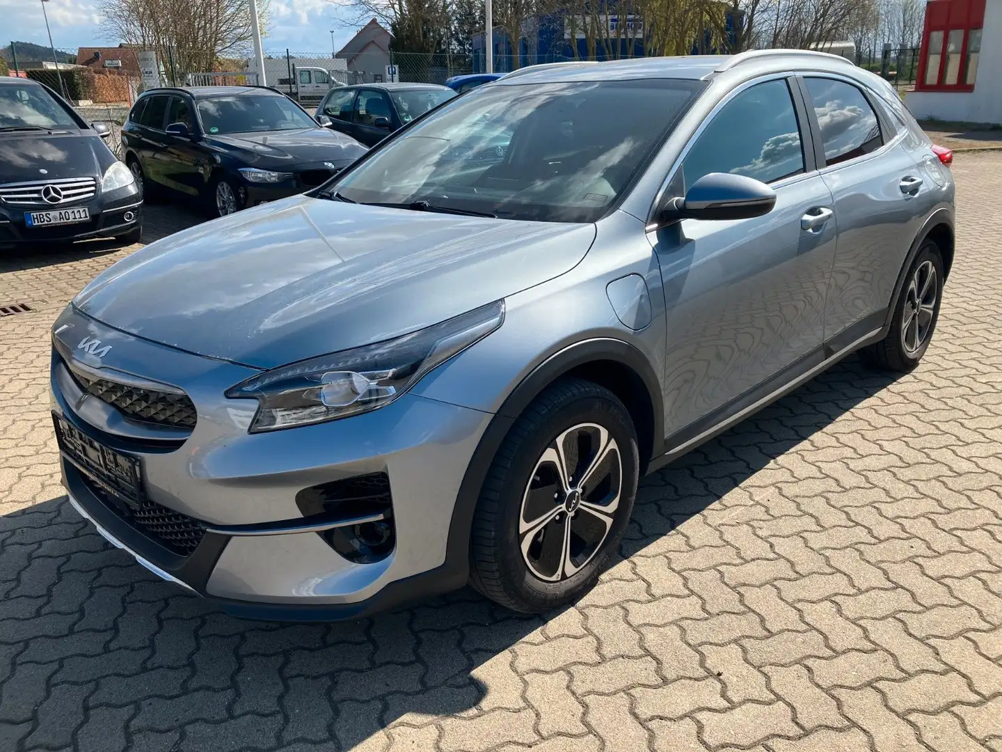 Kia XCeed Spirit Plug-in Hybrid AUTOM NAVI AHK Stříbrná - 2