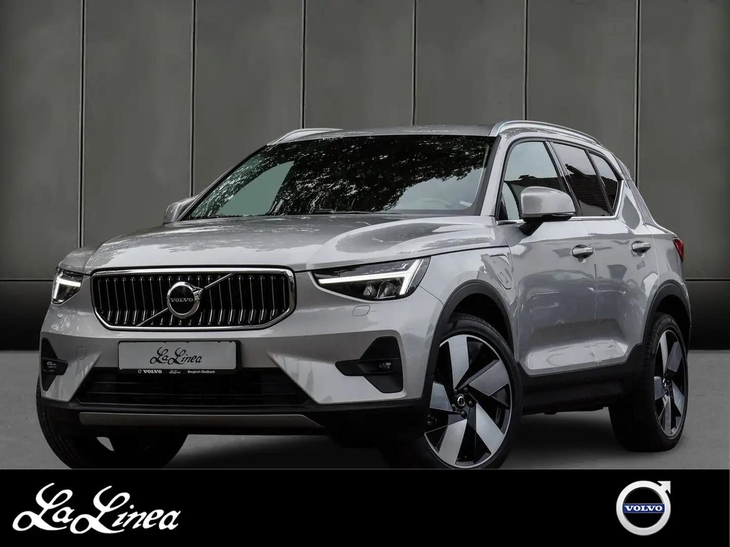 Volvo XC40 T5 Plus Bright Recharge Plug-In Hybrid 2WD Silber - 1
