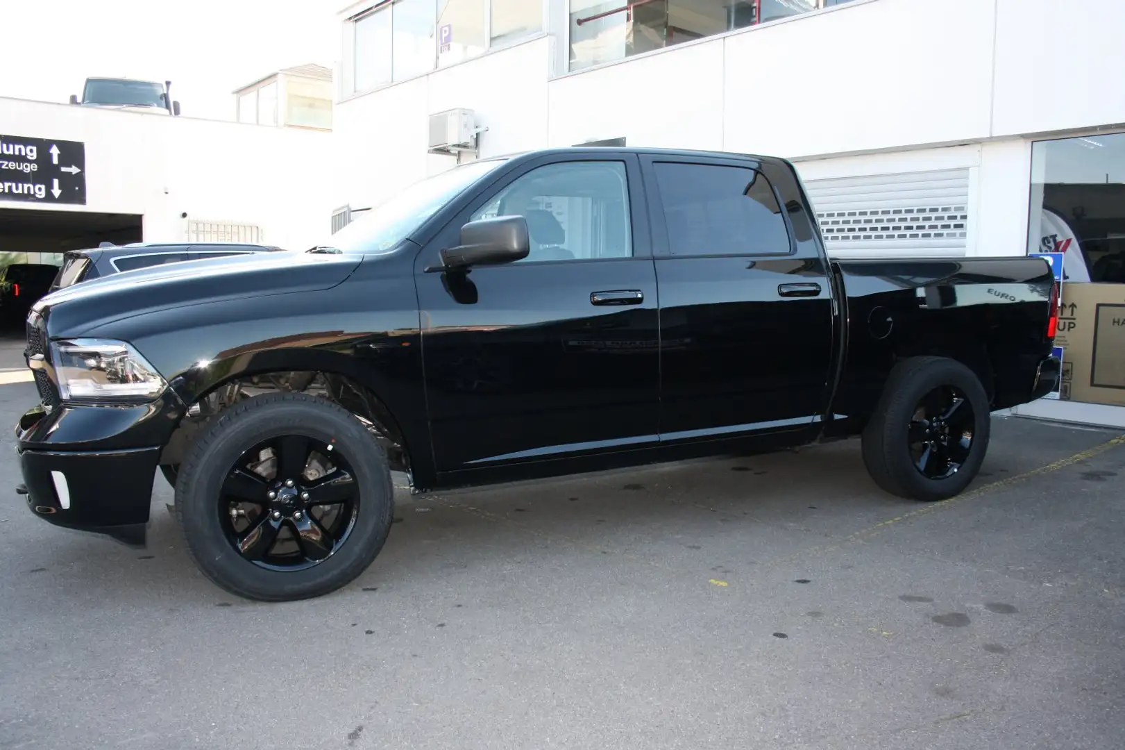 Dodge RAM 1500 Crew Cab Classic Black Leder  LED NAP SHD LPG Zwart - 2