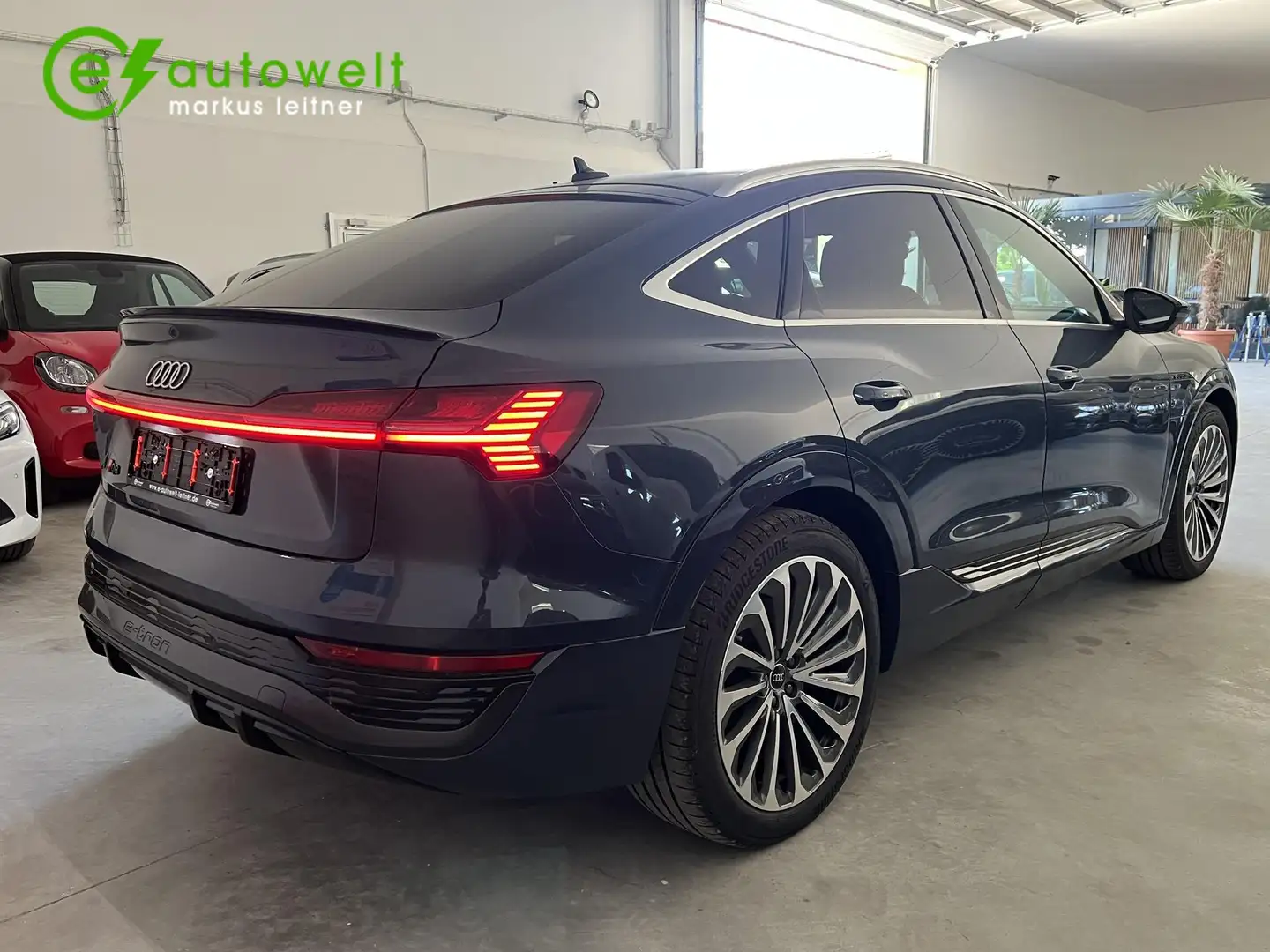 Audi Q8 e-tron SB50 qu. 95kWh S line Assistenzpaket Plus Pano HuD Bleu - 2
