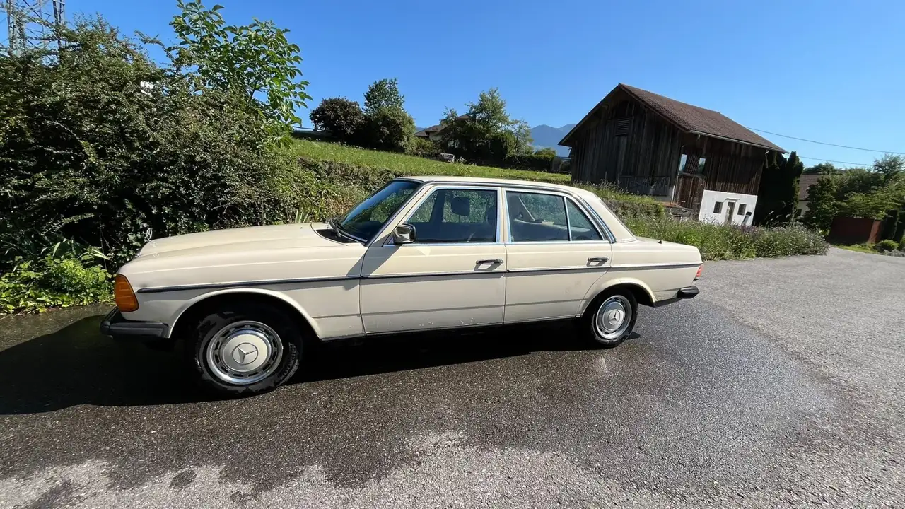 Mercedes-Benz 240 D, foto 4