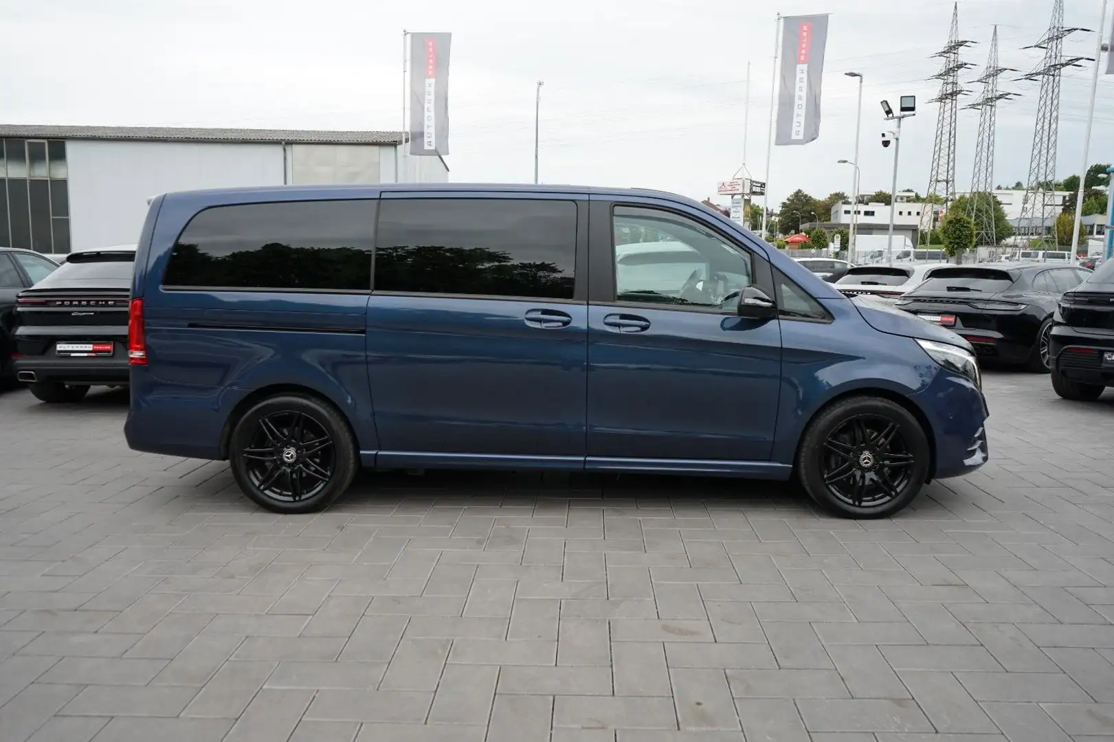 Mercedes-Benz V 300 V300d *AMG/NIGHT/STHZ/AIRMATIC/SITZKLIMA/19z Bleu - 2