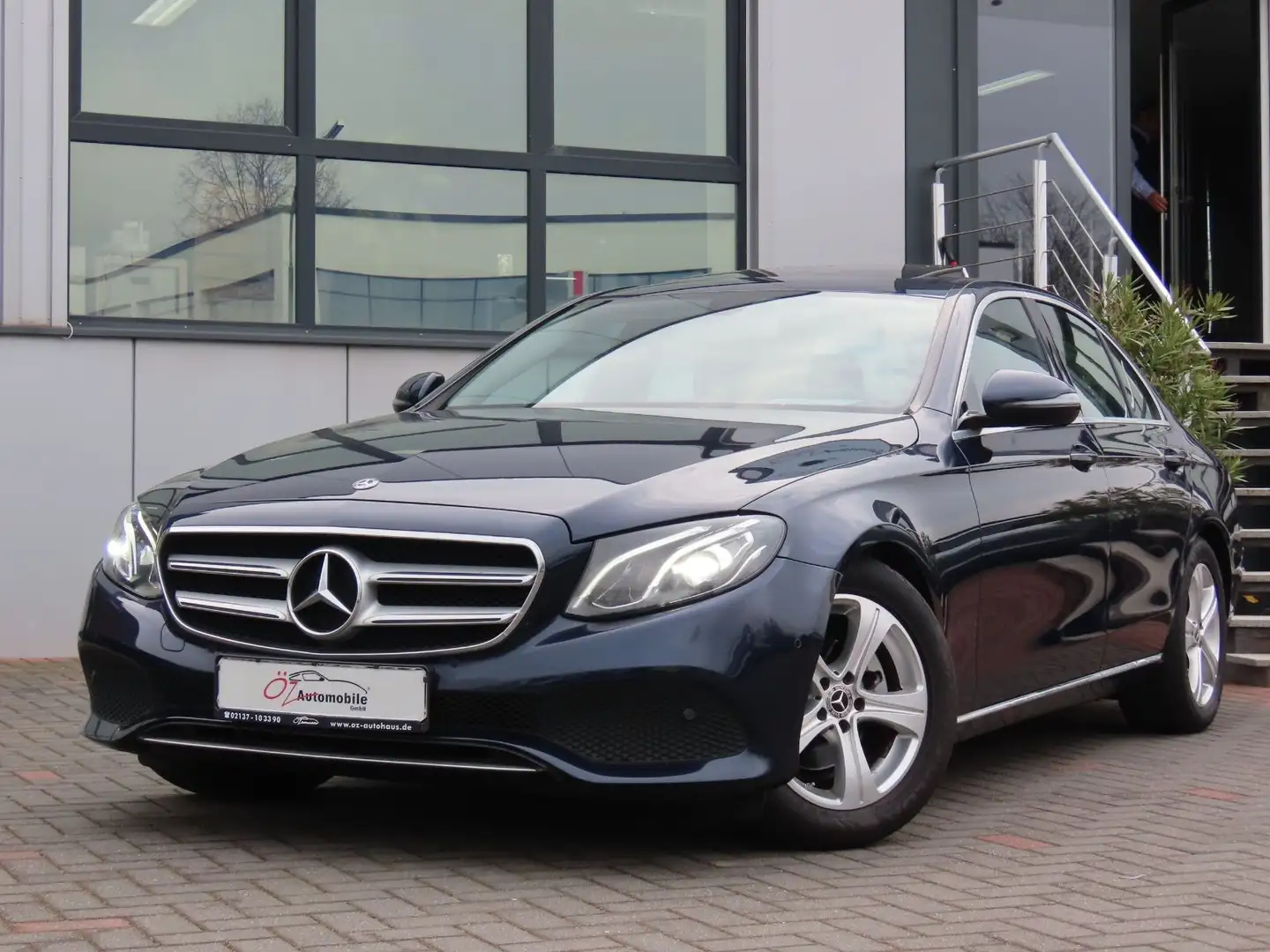 Mercedes-Benz E 200 d Avantgarde Autom. Синій - 2