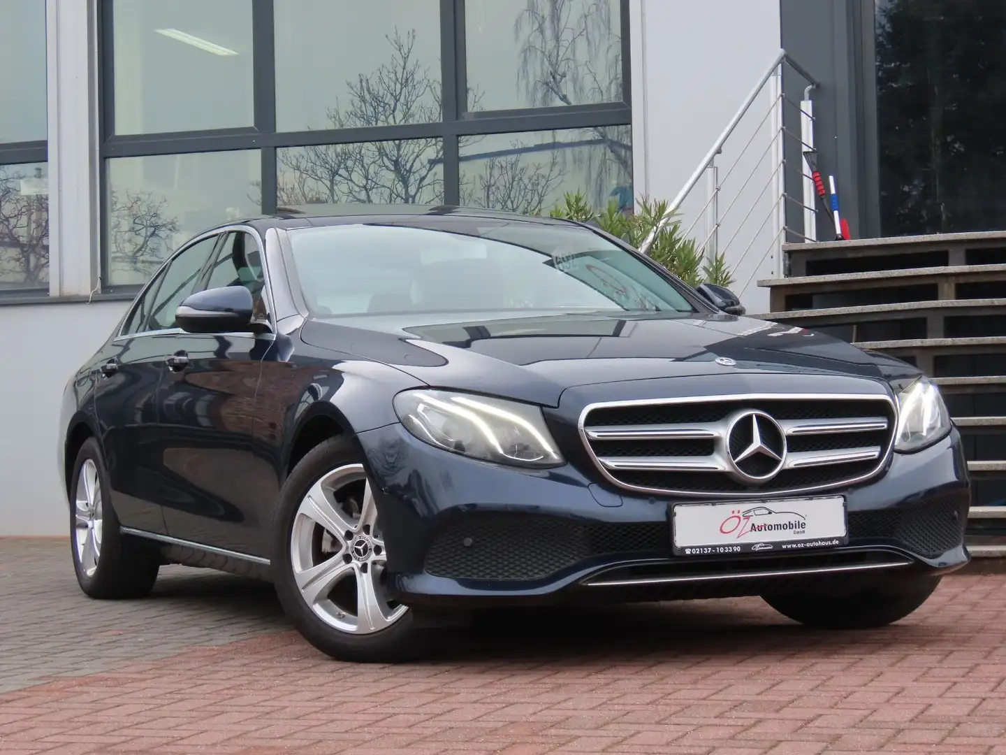 Mercedes-Benz E 200 d Avantgarde Autom. Синій - 1
