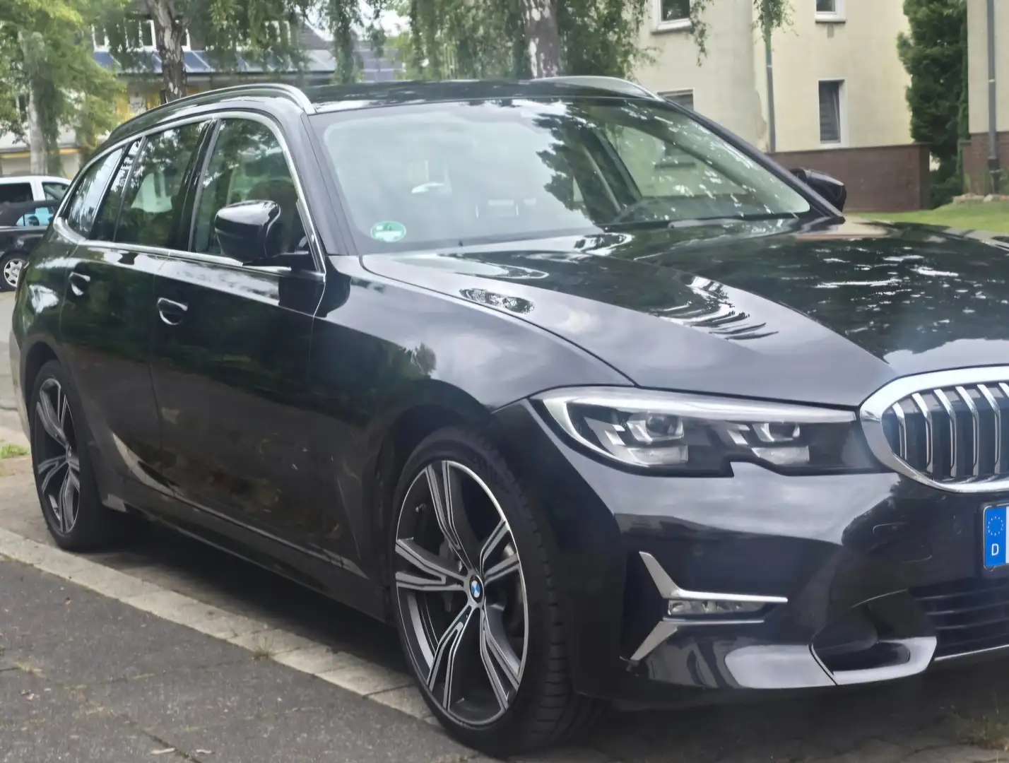 BMW 330 330d Touring xDrive Aut. Luxury Line Schwarz - 1