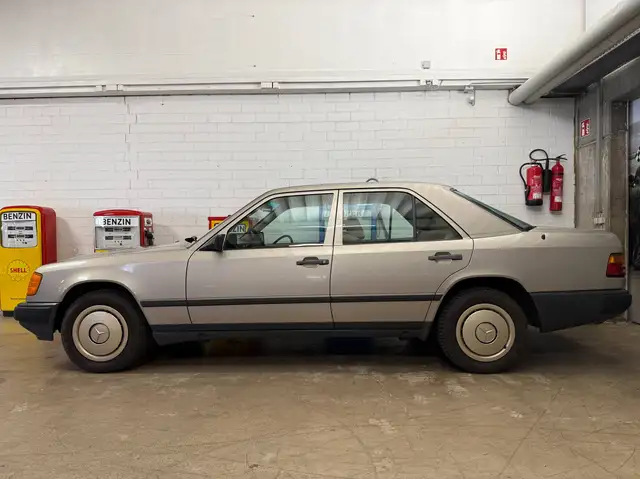 Mercedes-Benz 230 230 E
