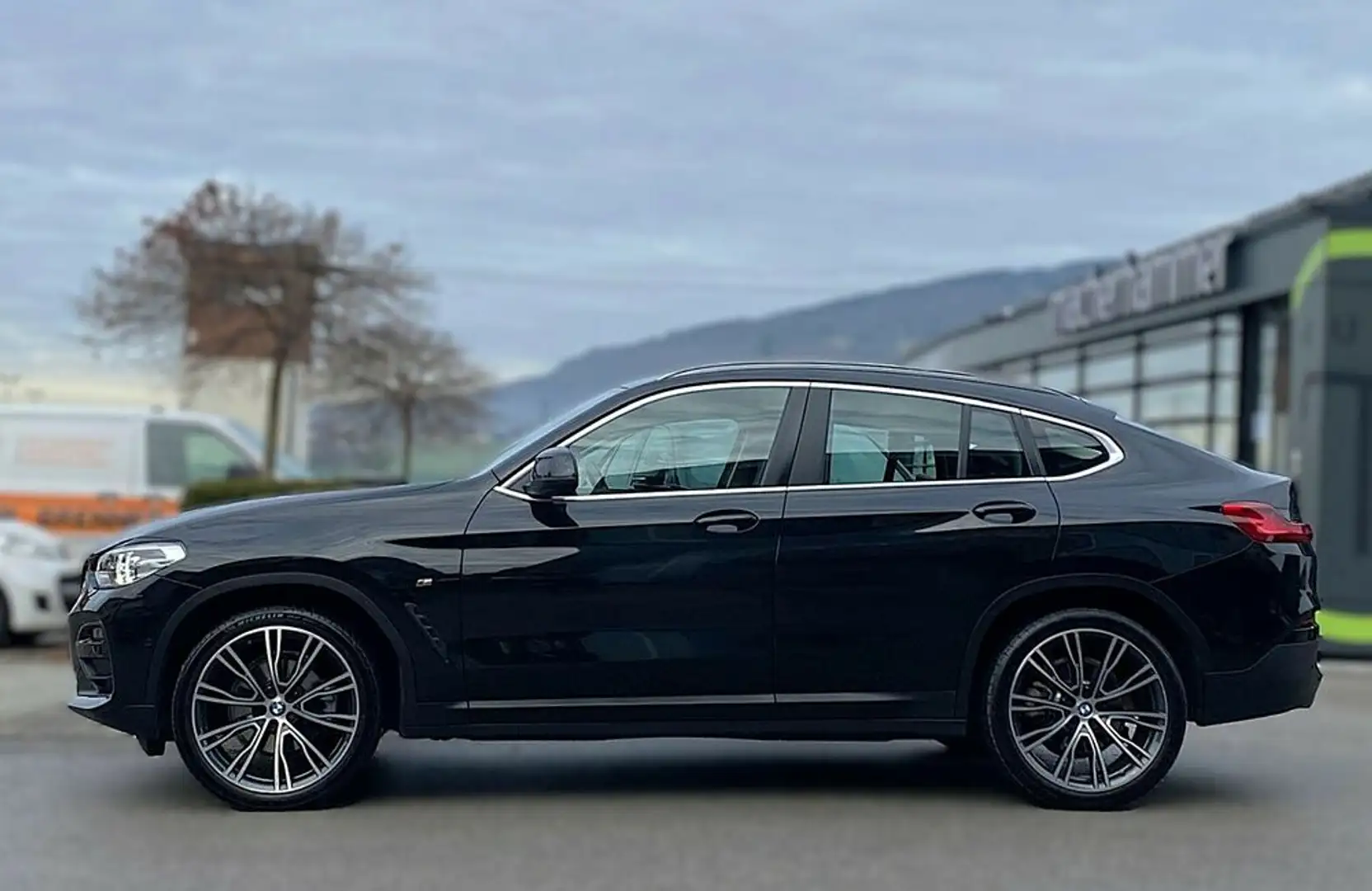 BMW X4 xDrive20d M-SPORT*AHK*CAM*SPORTSITZE*21''M-ALU Schwarz - 2