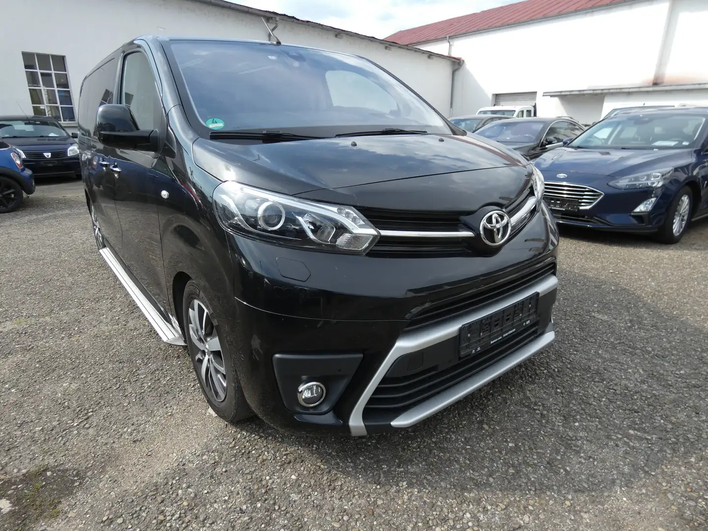 Toyota Proace 2,0-l-D-4D L2 (7-Si.) Autm. Verso Executive Noir - 1