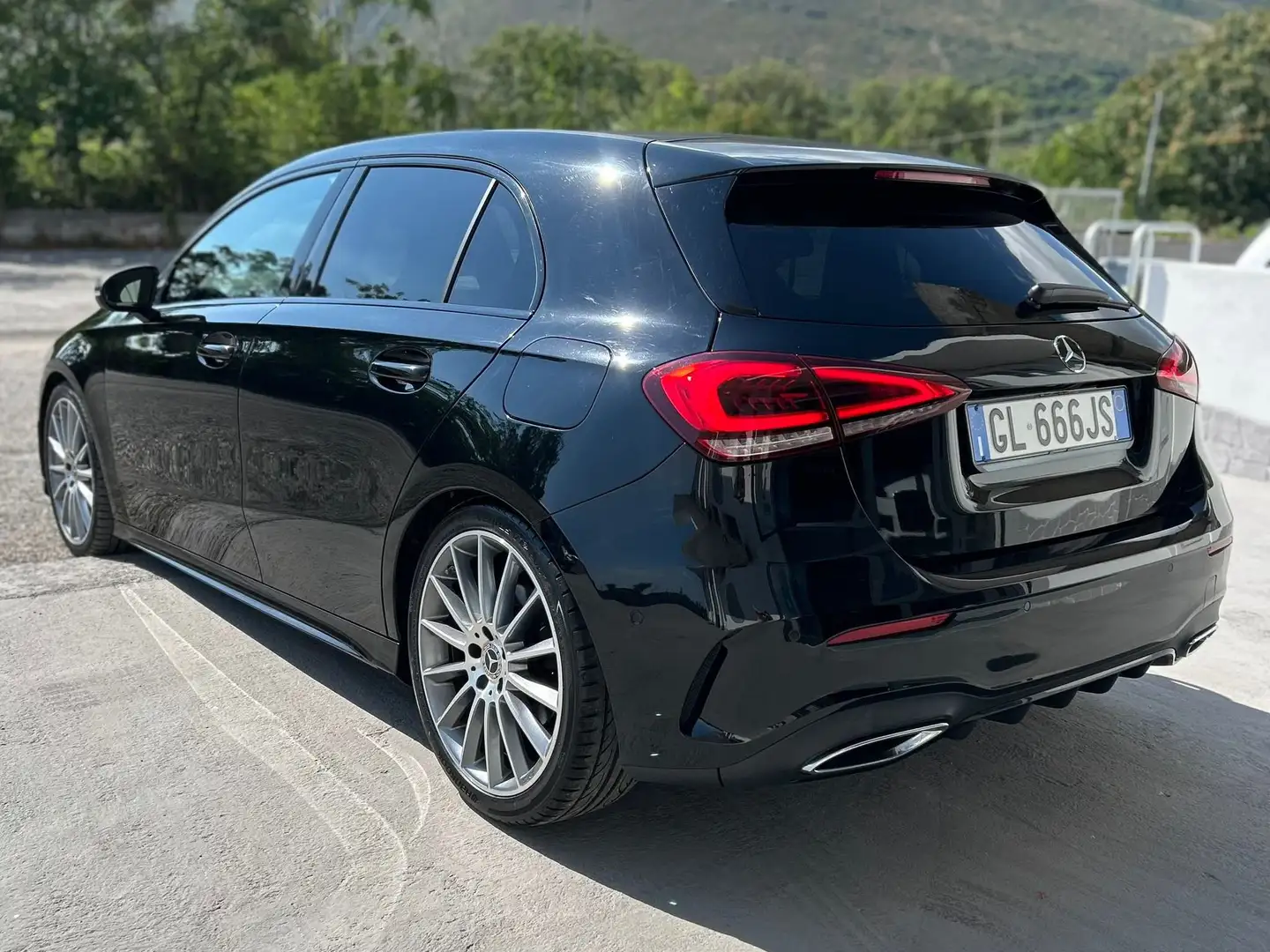 Mercedes-Benz A 200 Premium auto Zwart - 2