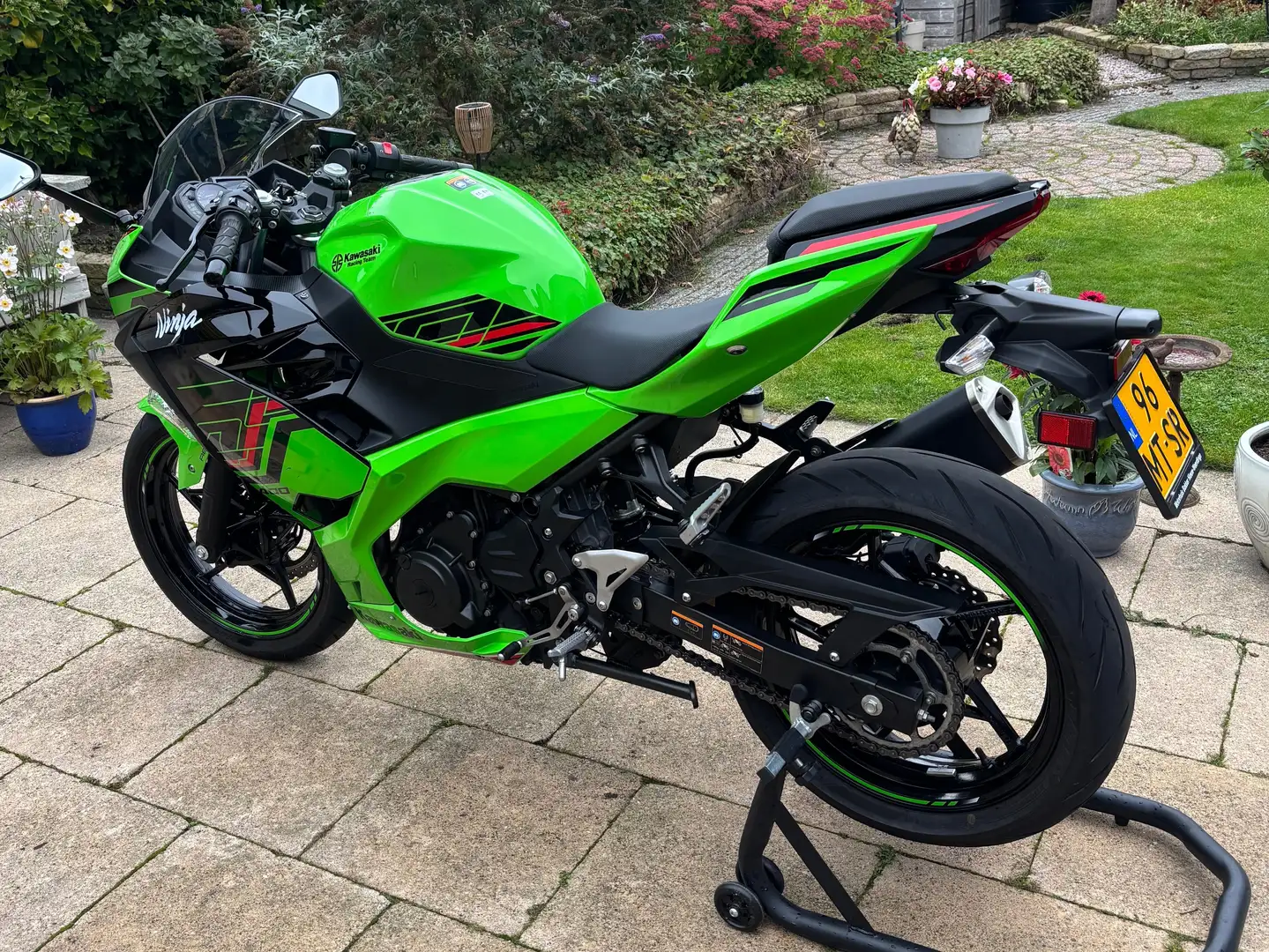 Kawasaki Ninja 400 KRT Groen - 2