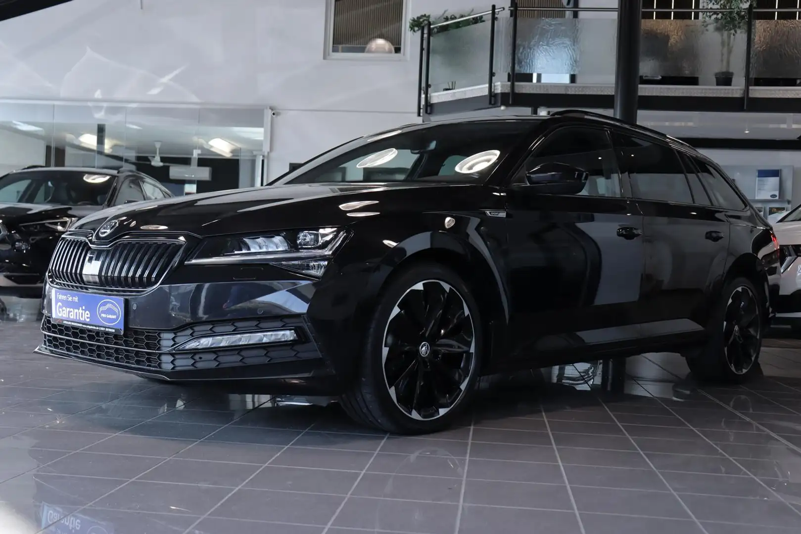Skoda Superb Combi 2.0 TDI Sportline *VIRTUAL*ACC*CAM* Schwarz - 2