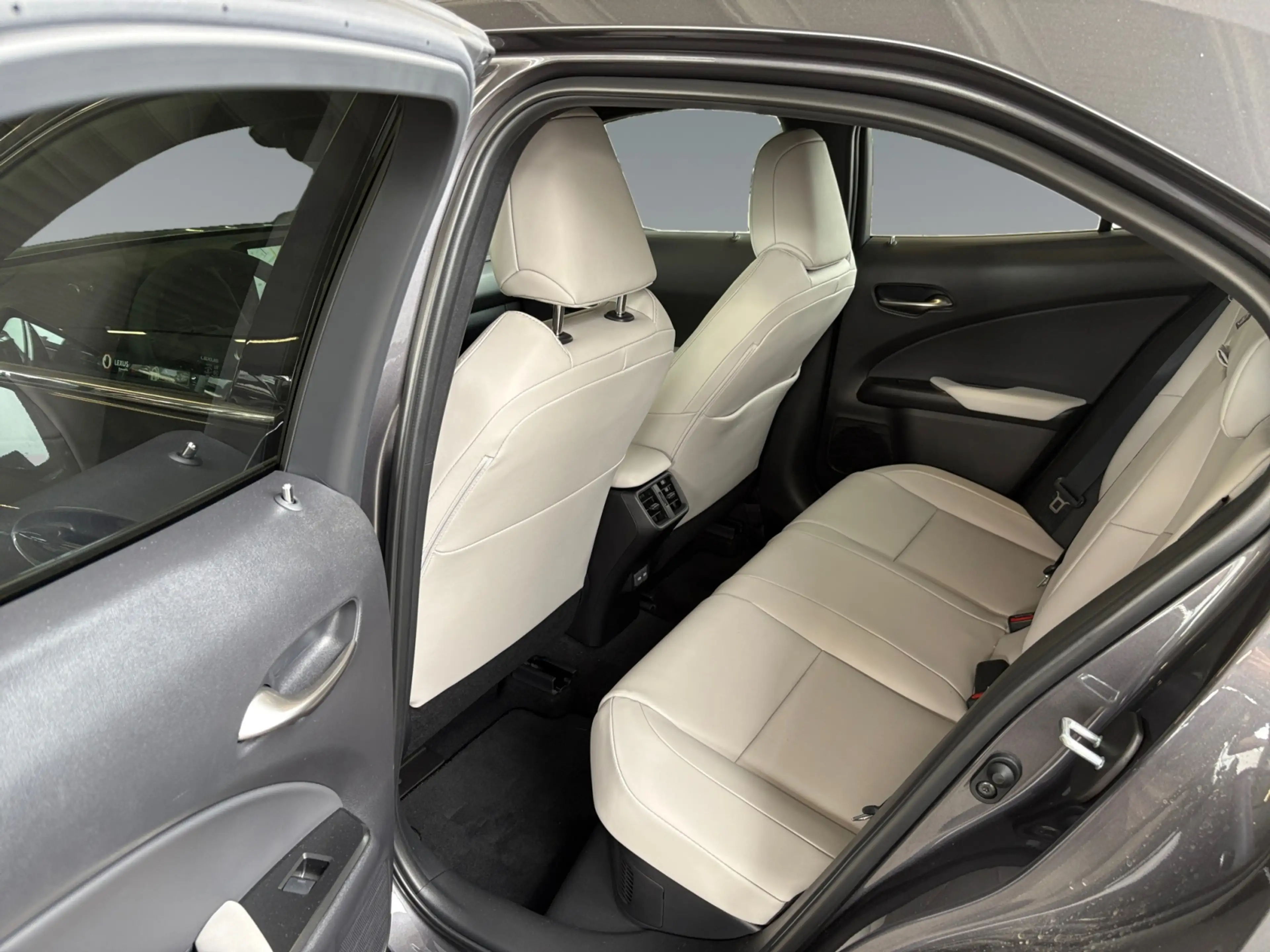 Lexus UX 300h F Sport Design *Vorlauf *diverse Farben* — photo 14