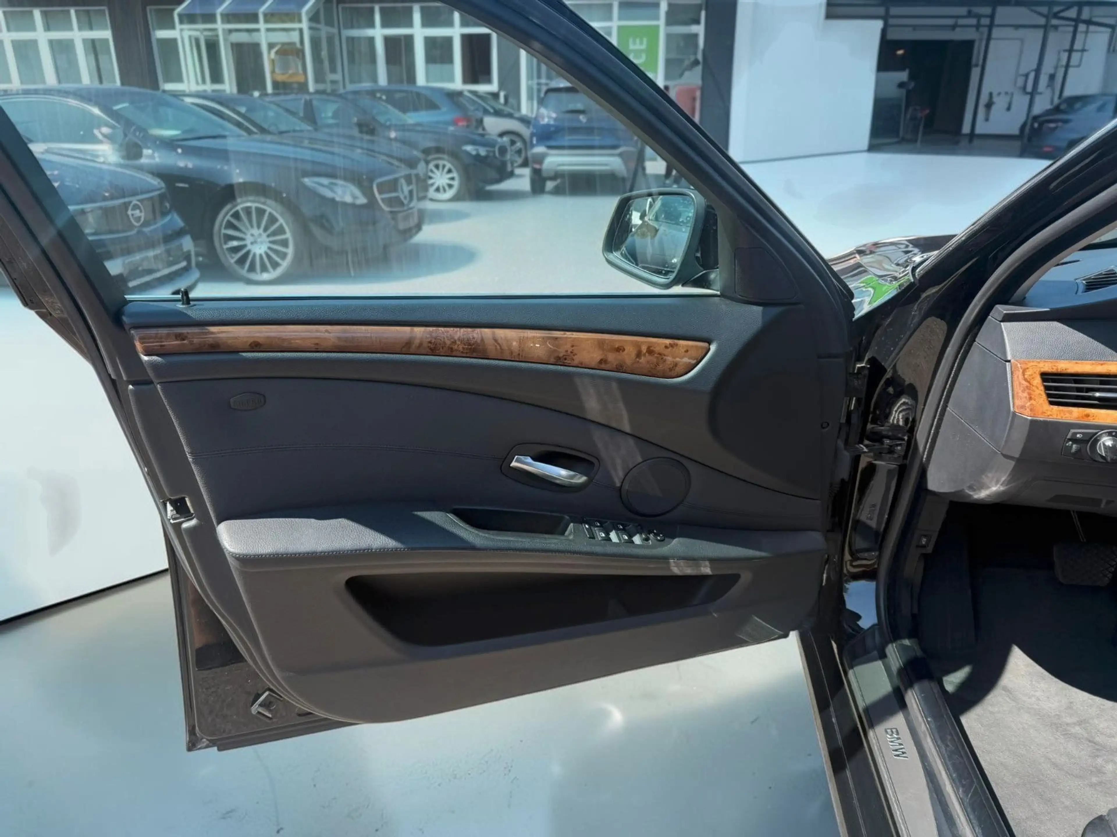 BMW 525 i xDrive T Advantage HIFI*AHK*XENON*PDC*STHZ — photo 7
