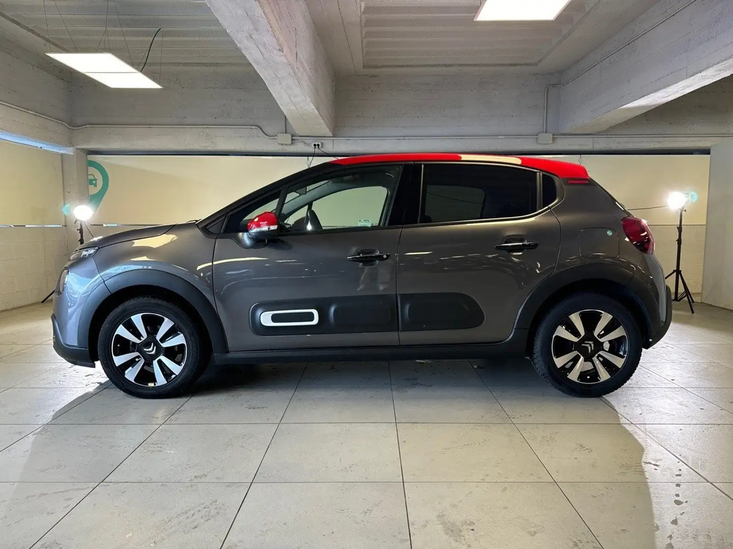 Citroen C3 PureTech 83 S&S Shine Grau - 2