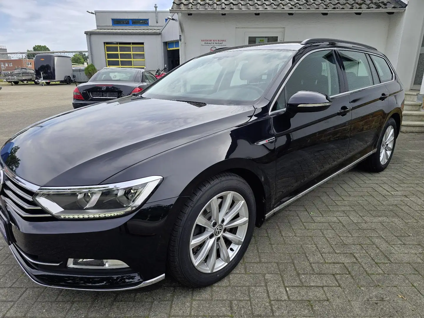 Volkswagen Passat Variant Passat Comfortline BMT/Start-Stopp 4Motiion Schwarz - 2