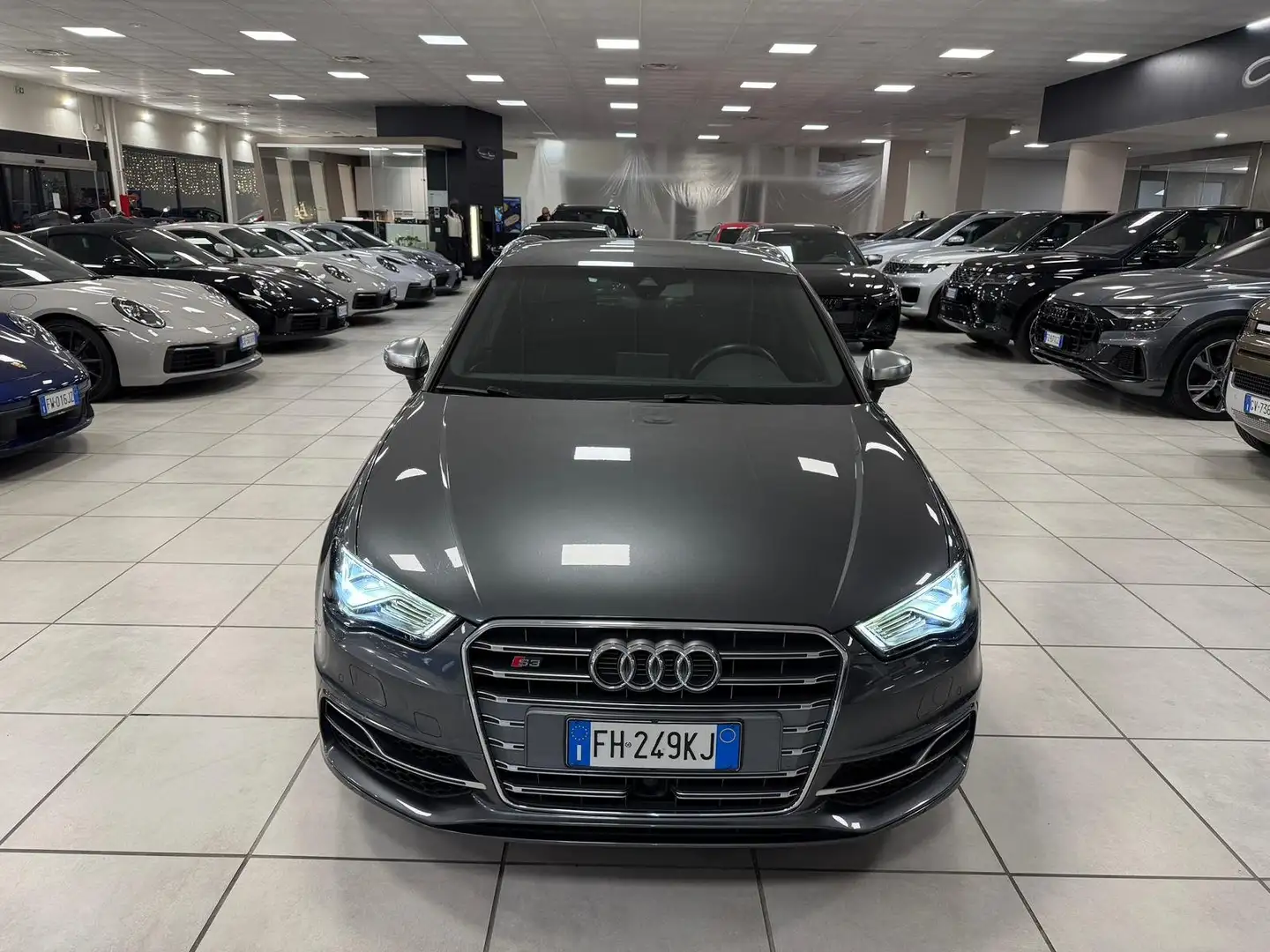 Audi S3 Sportback 2.0 tfsi quattro s-tronic Grau - 2