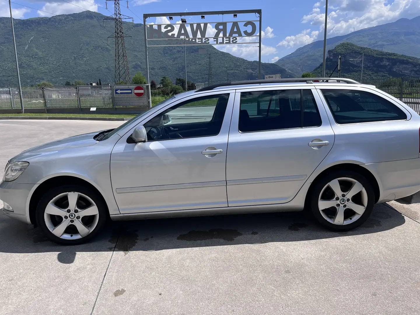 Skoda Octavia Combi 2.0 TDI DPF 4x4 Elegance - 1
