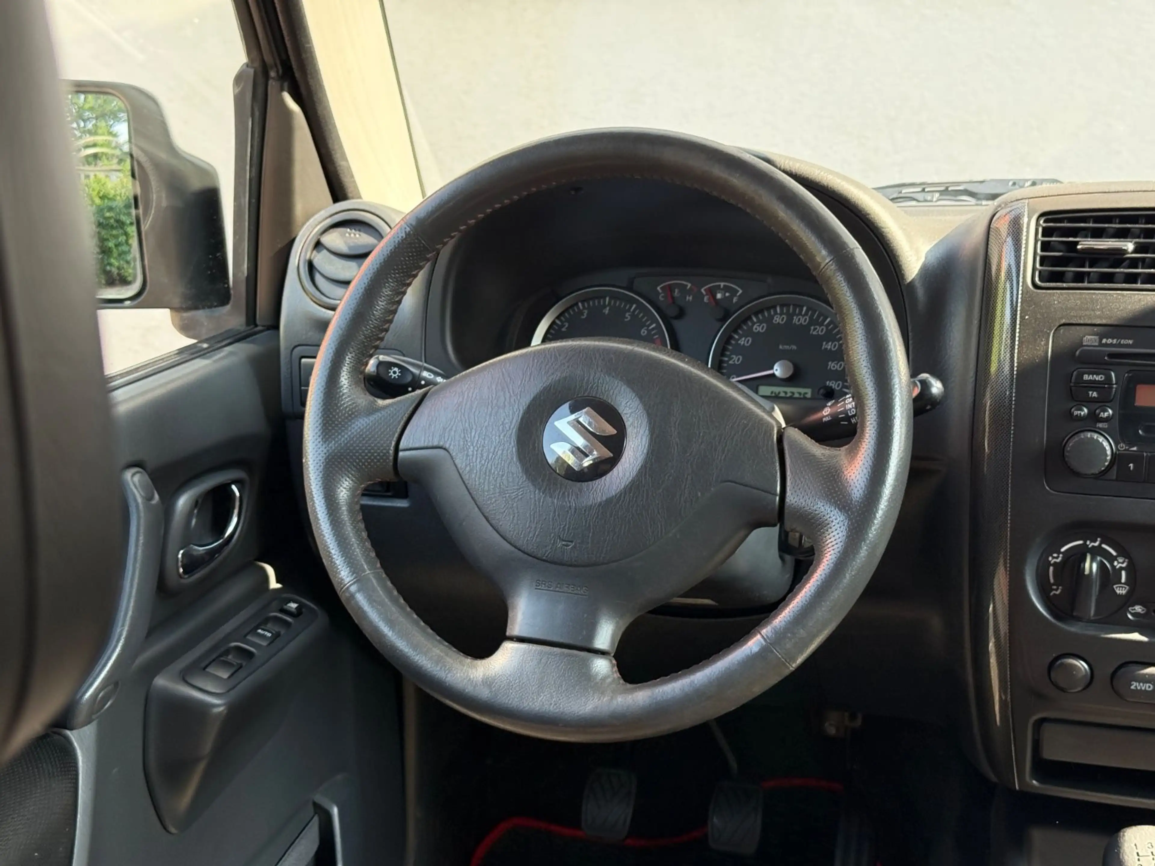 Suzuki Jimny 4x4 BLACK & WHITE*TÜV NEU*ALU — photo 11