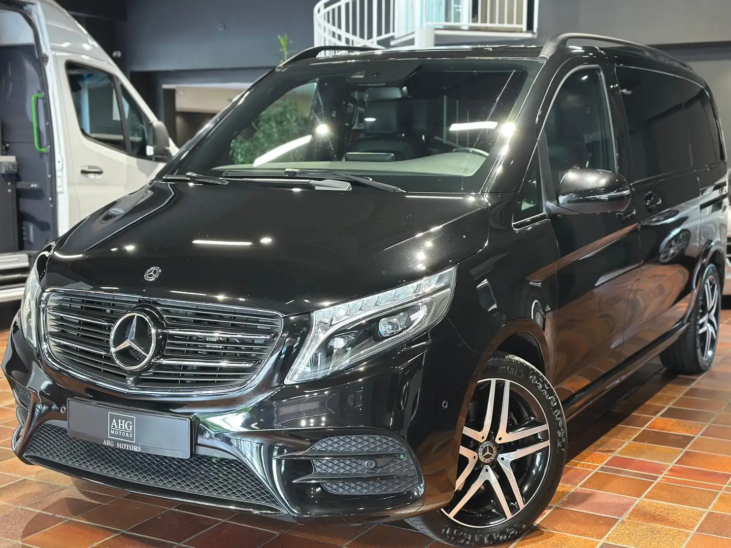 Mercedes-Benz V 250 4MATIC KOMPAKT AMG-LINE+AVANTGARDE SITZKLIMA 2X E- Schwarz - 1