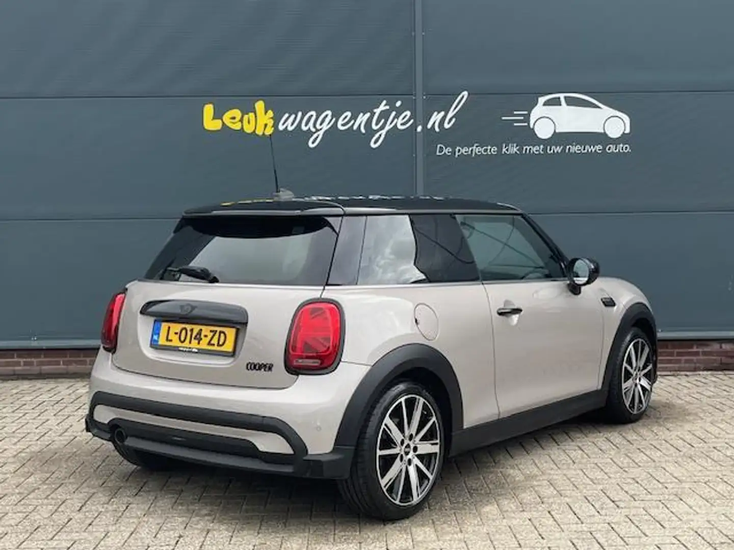 MINI Cooper Mini 1.5 Classic Automaat *leder *dealeronderh. Grijs - 2